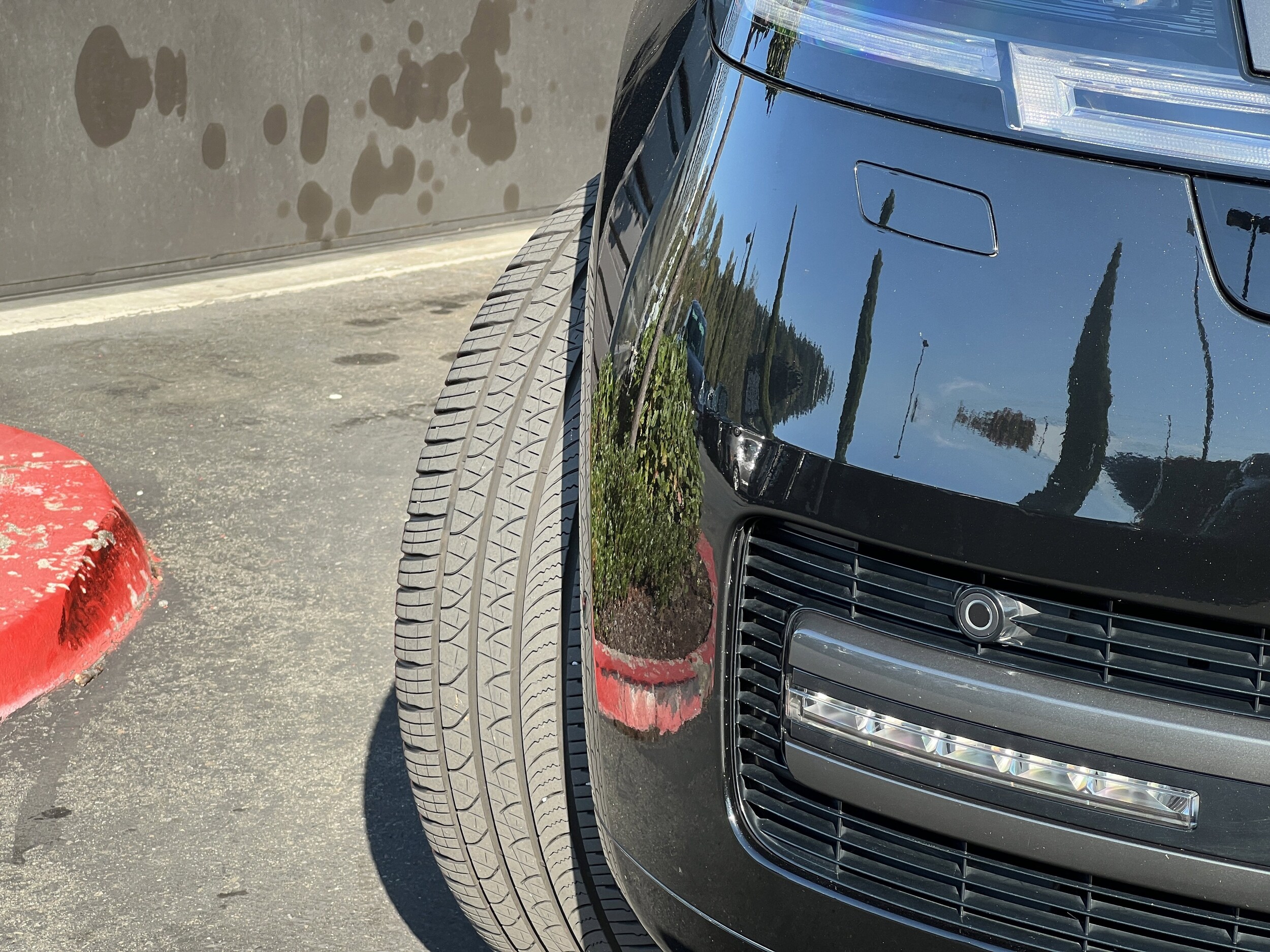 2023 Land Rover Range Rover SE photo 2