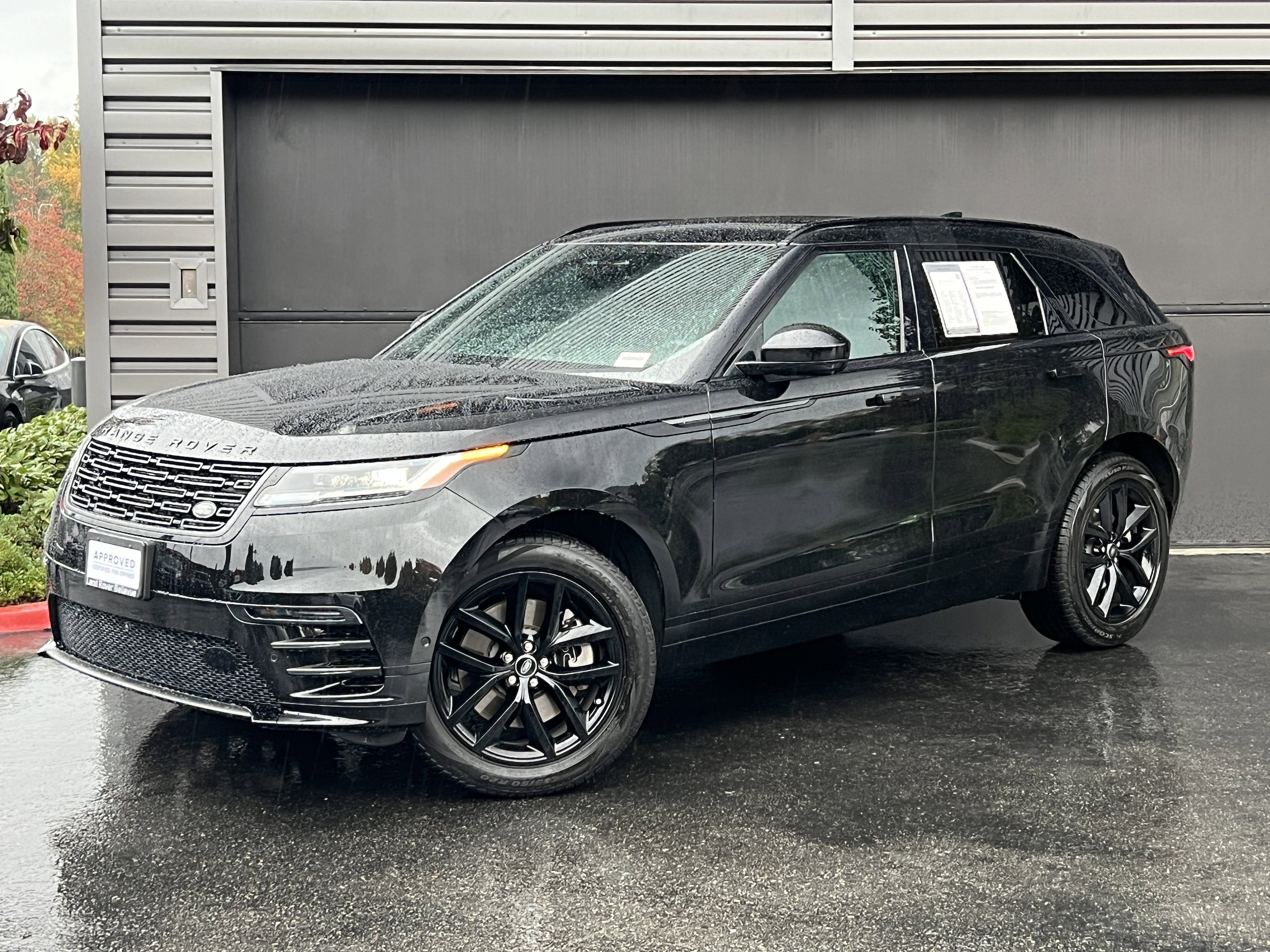 2026 Land Rover Range Rover Velar Dynamic SE's photo