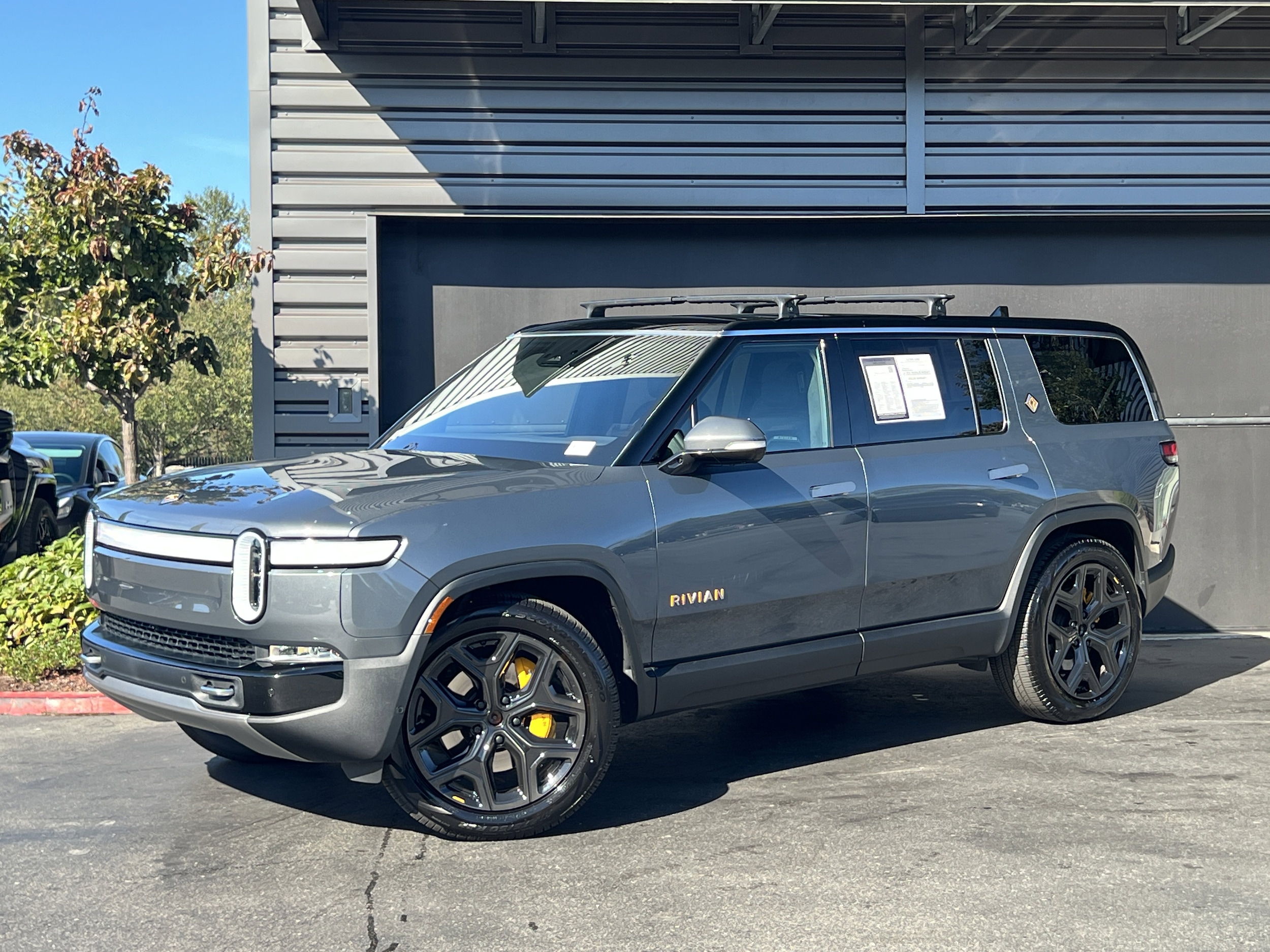 2024 Rivian R1S
