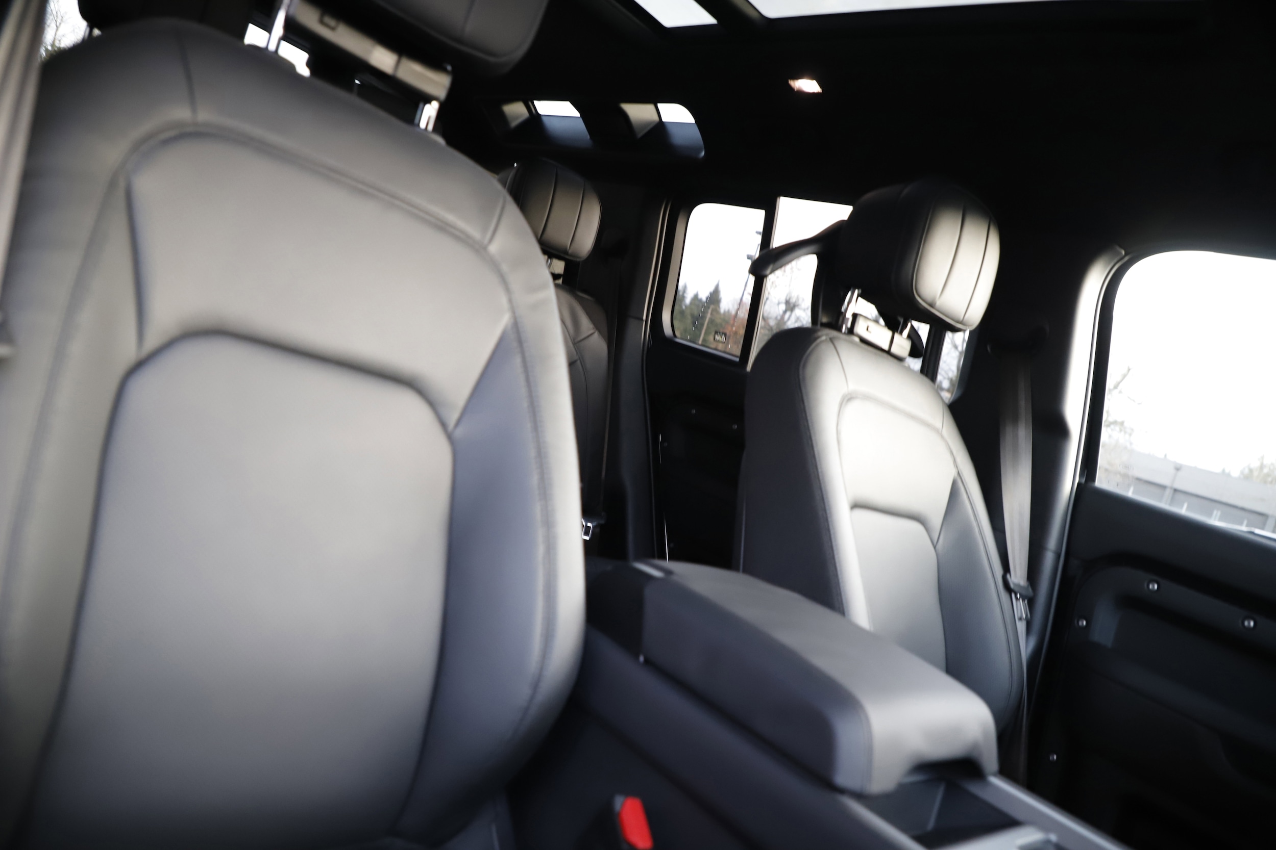 2025 Land Rover Defender X - Photo 9