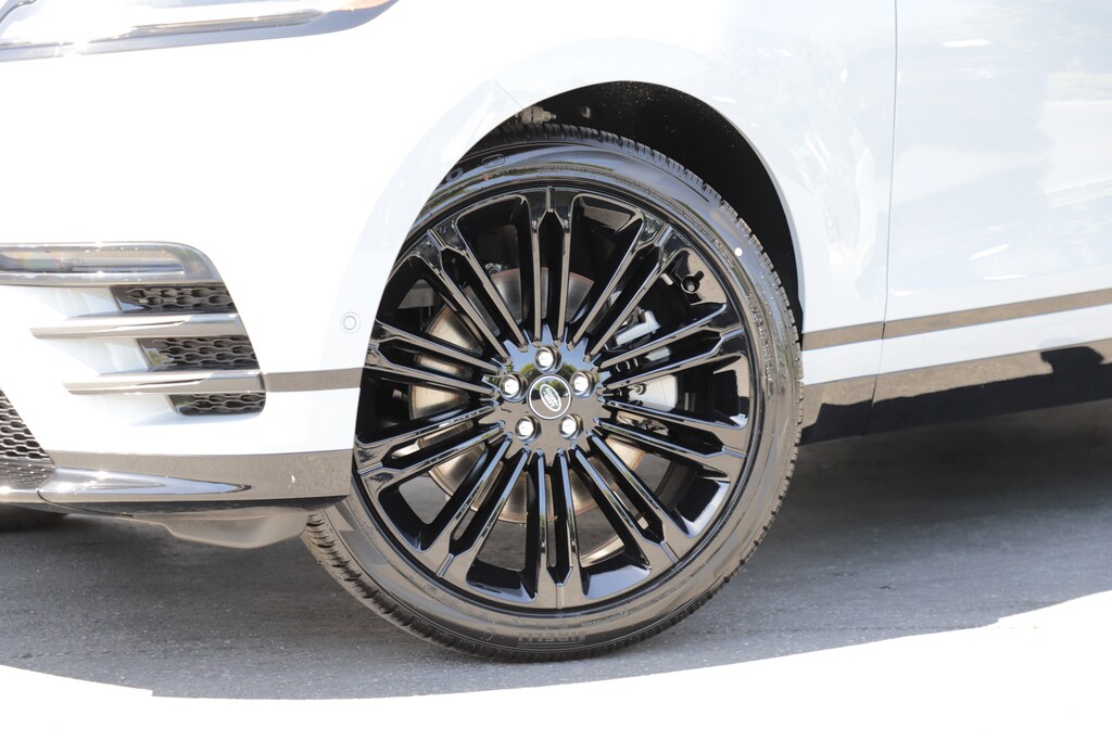 New 2026 Land Rover Range Rover Velar Dynamic SE