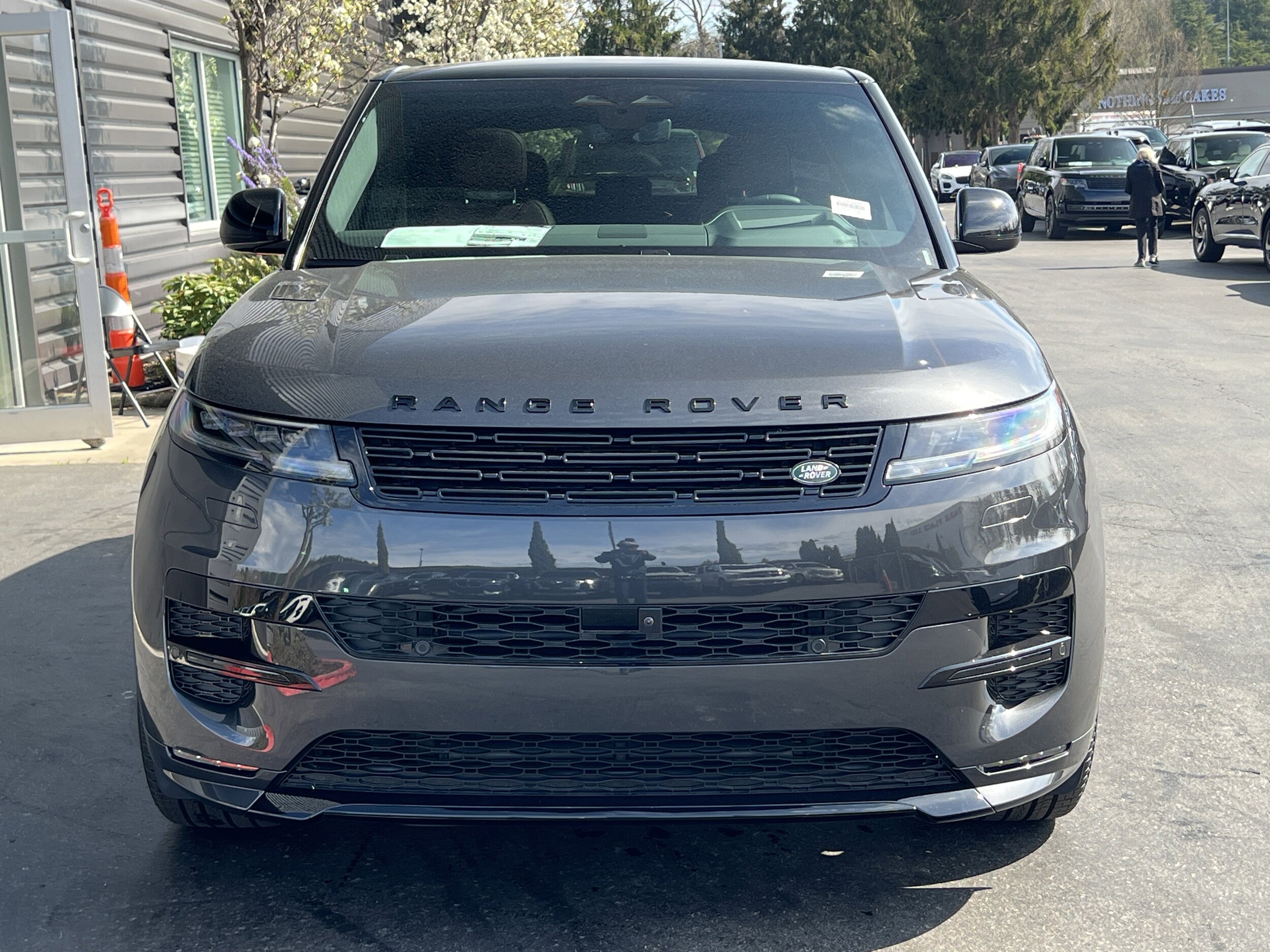 2025 Land Rover Range Rover Sport SE photo 4