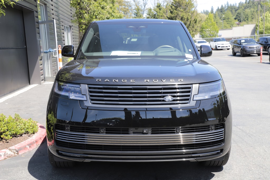 New 2026 Land Rover Range Rover SV Signature Suite SUV