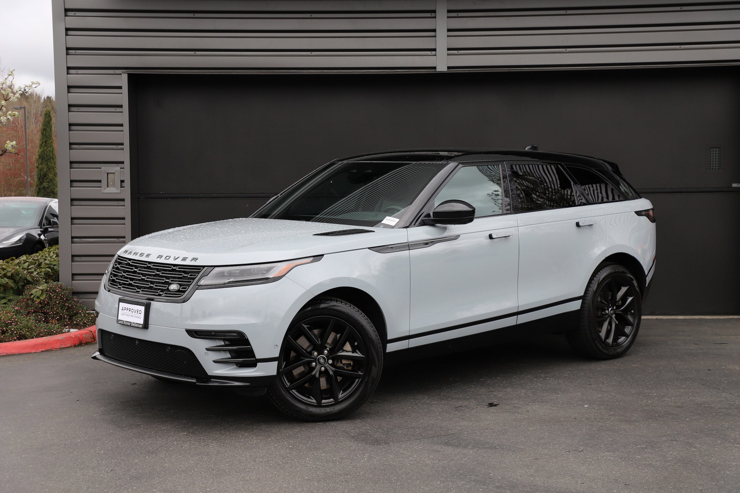 2026 Land Rover Range Rover Velar P250 Dynamic SE's photo