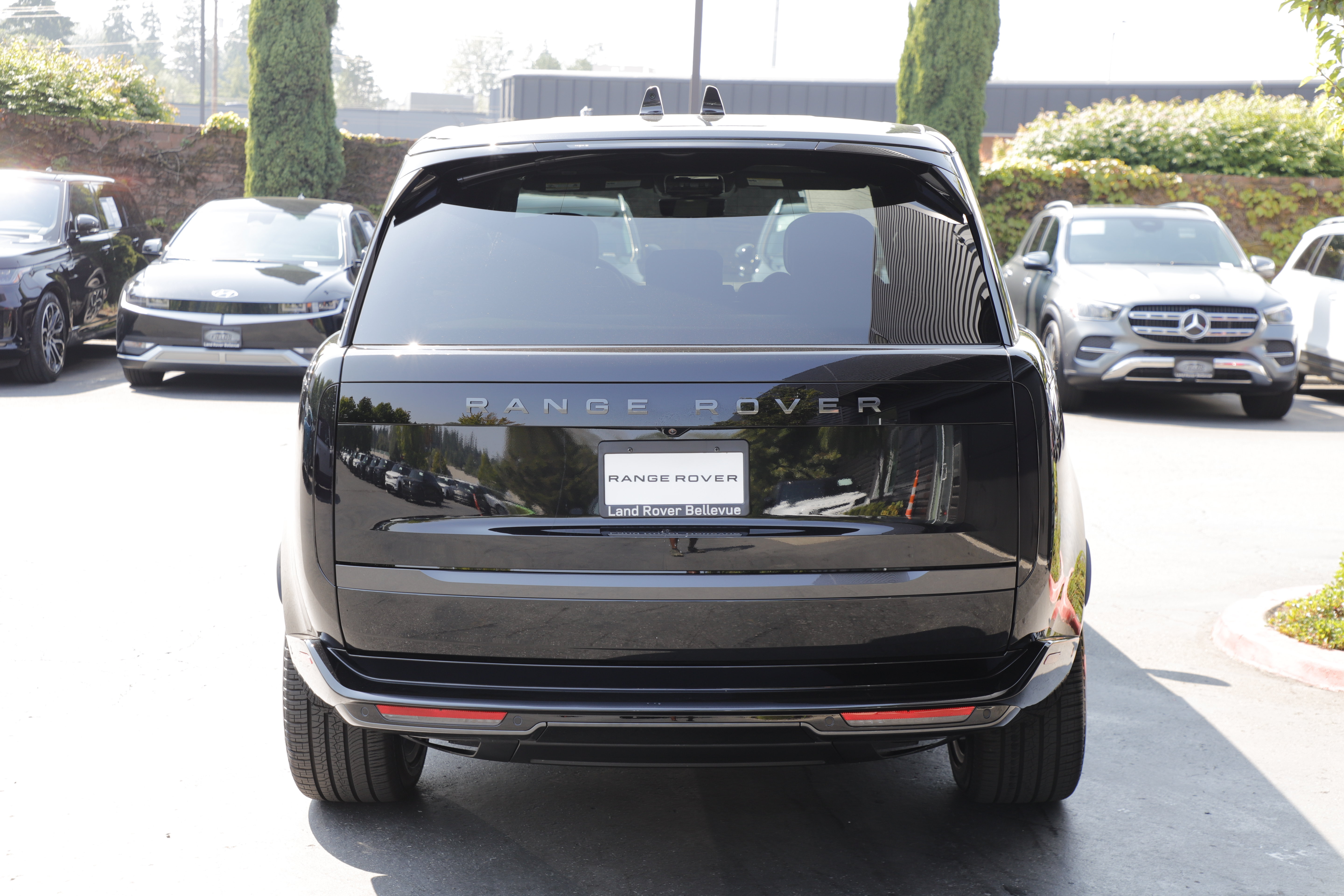 New 2026 Land Rover Range Rover P400 SE LWB 7 Seat SUV