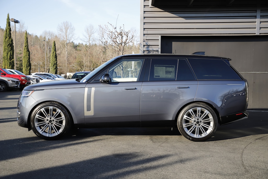 New 2026 Land Rover Range Rover SE SUV