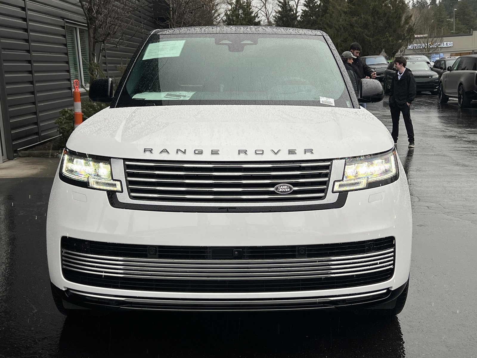 2025 Land Rover Range Rover SV photo 3