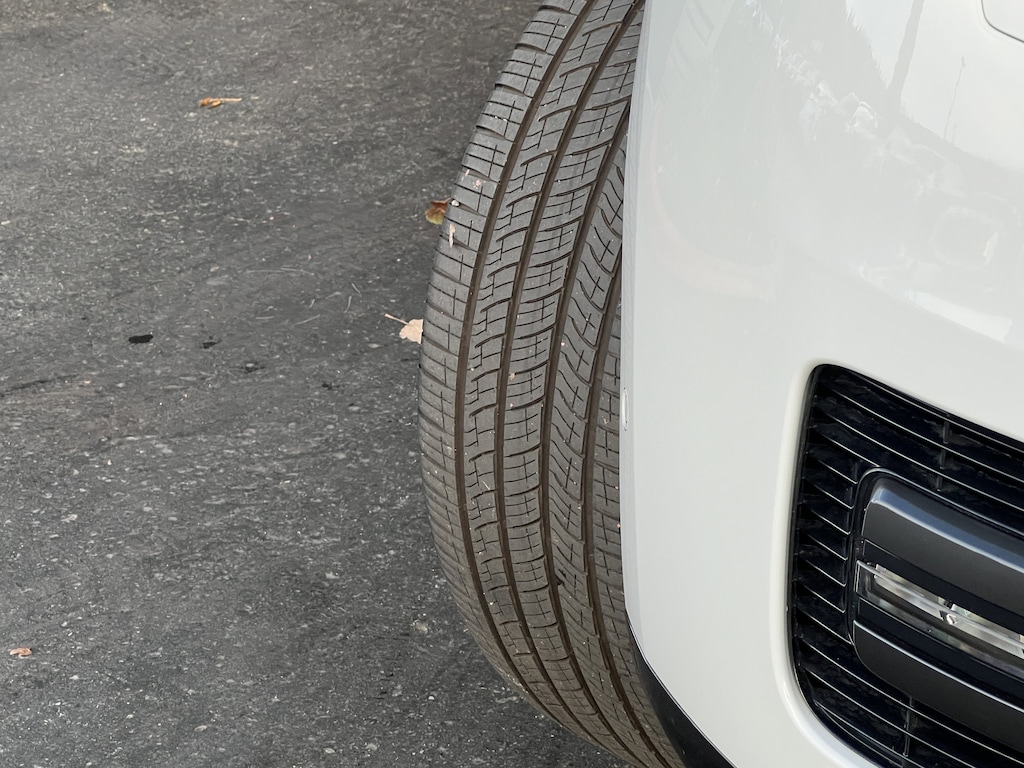 New 2025 Land Rover Range Rover SE SUV