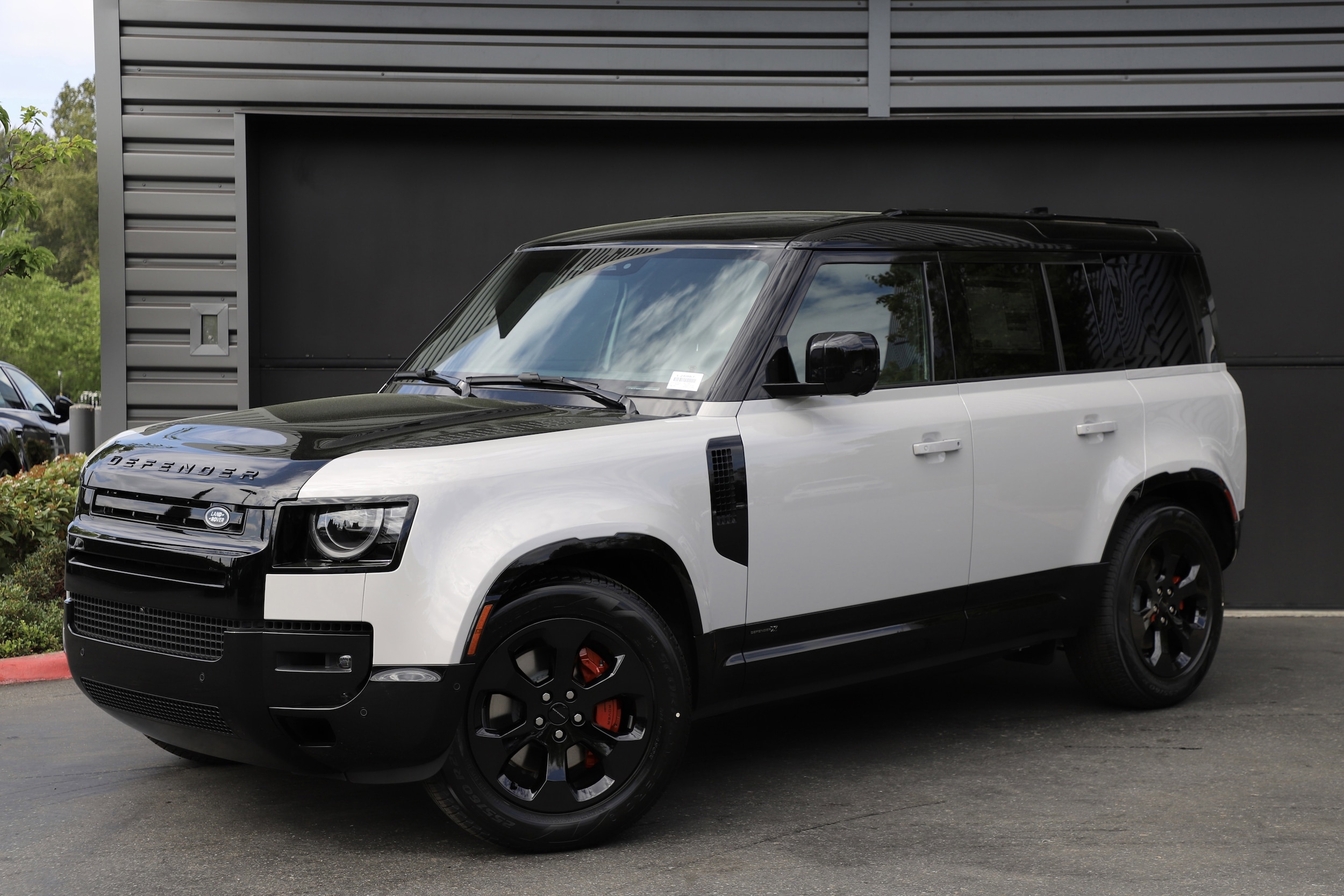 2026 Land Rover Defender 110 X P400's photo