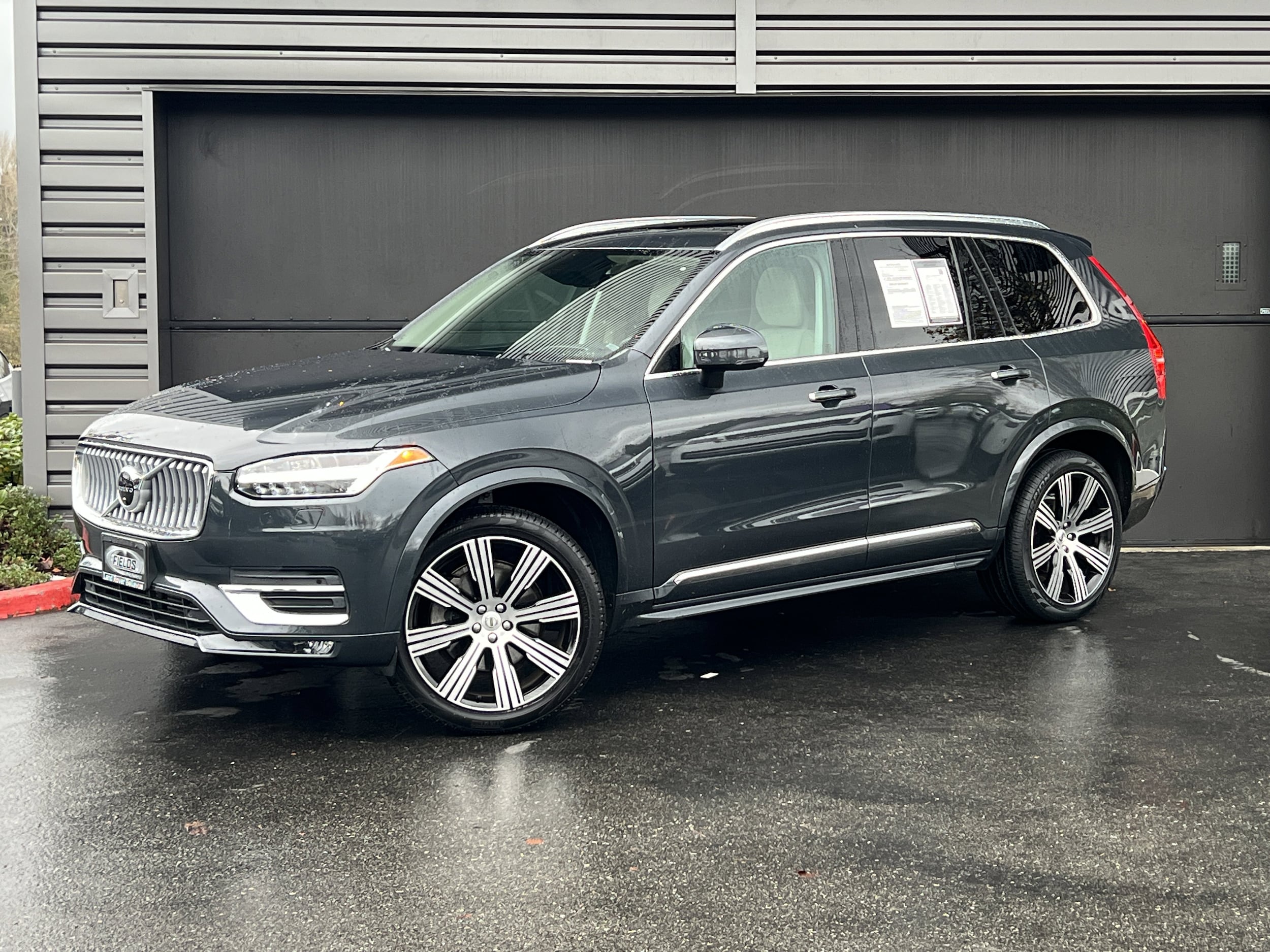 2022 Volvo XC90 Inscription's photo