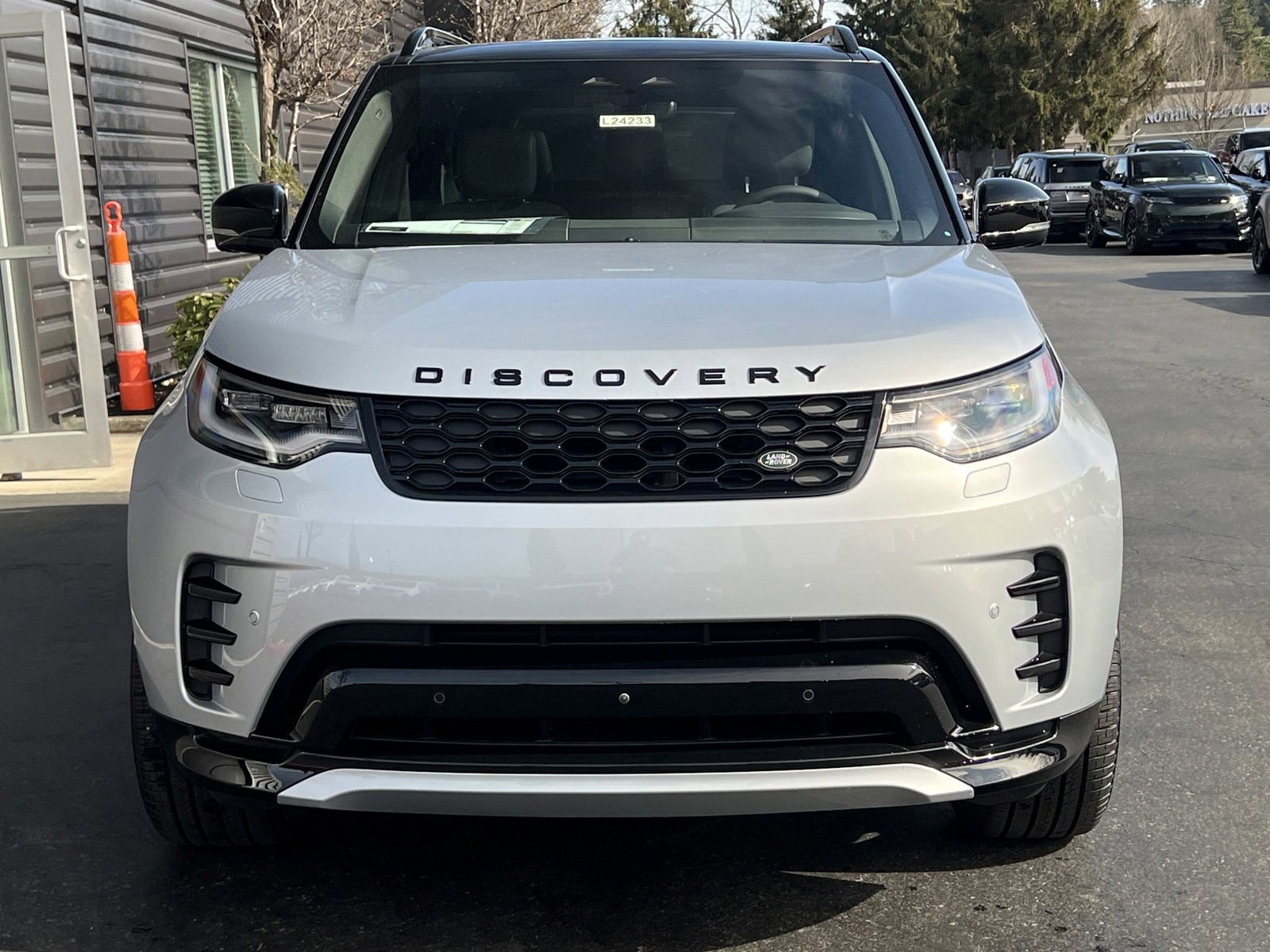 2024 Land Rover Discovery SE photo 4