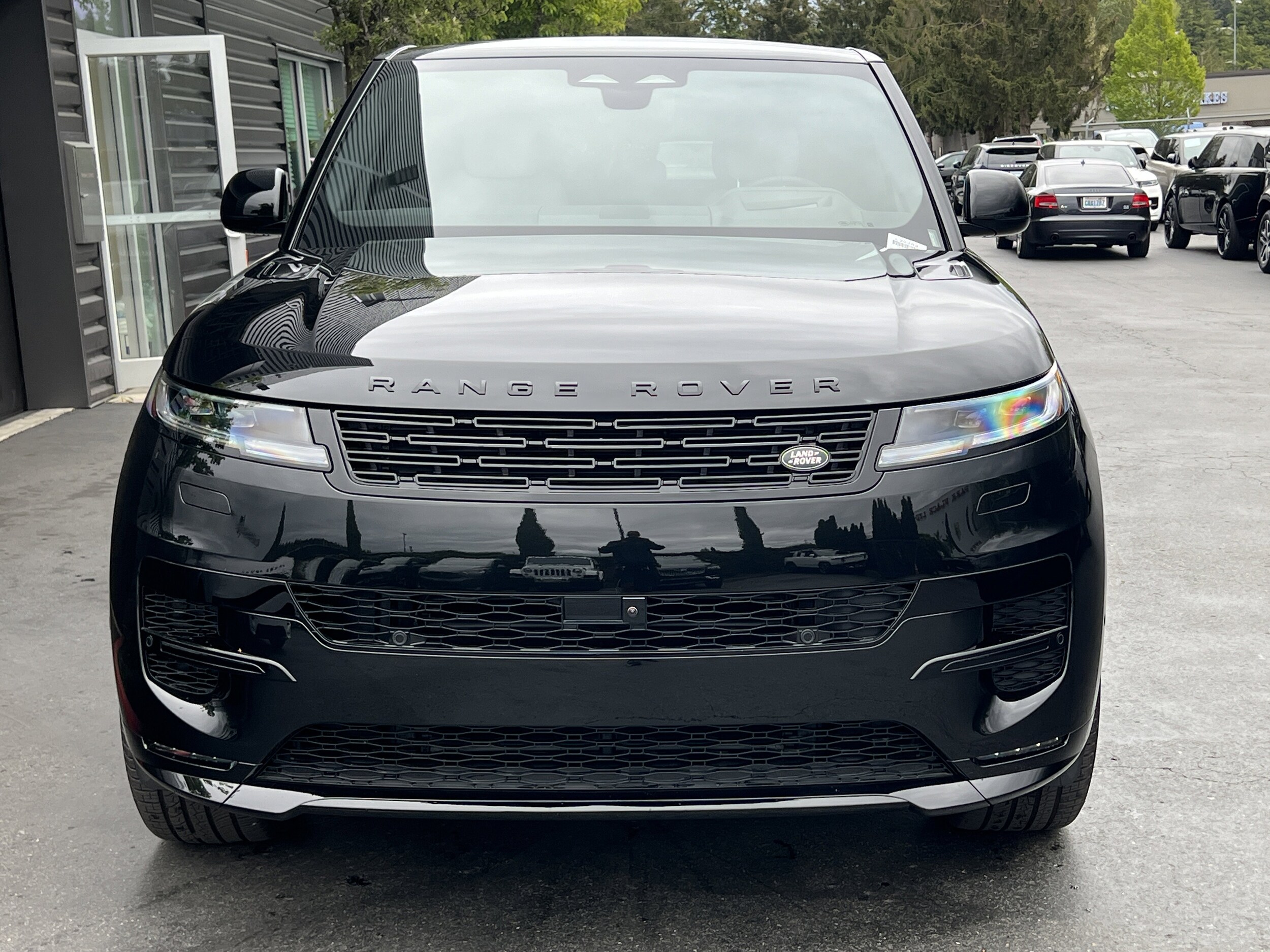 2025 Land Rover Range Rover Sport SE photo 4