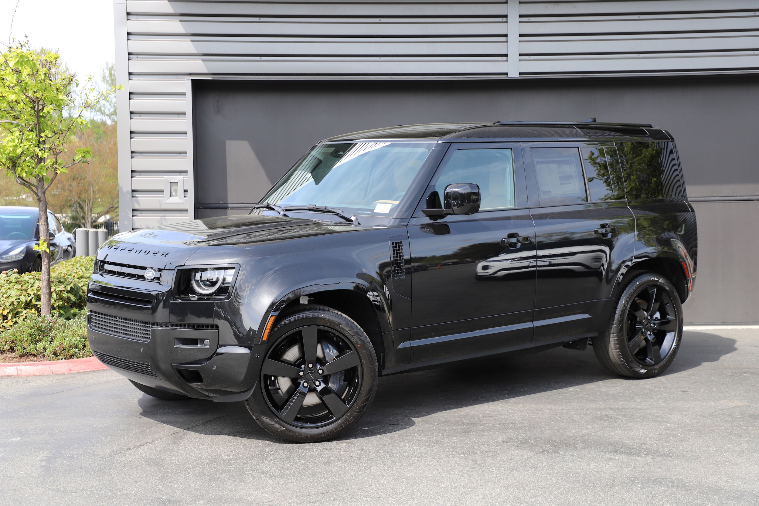 2026 Land Rover Defender 110 X-Dynamic SE P400's photo