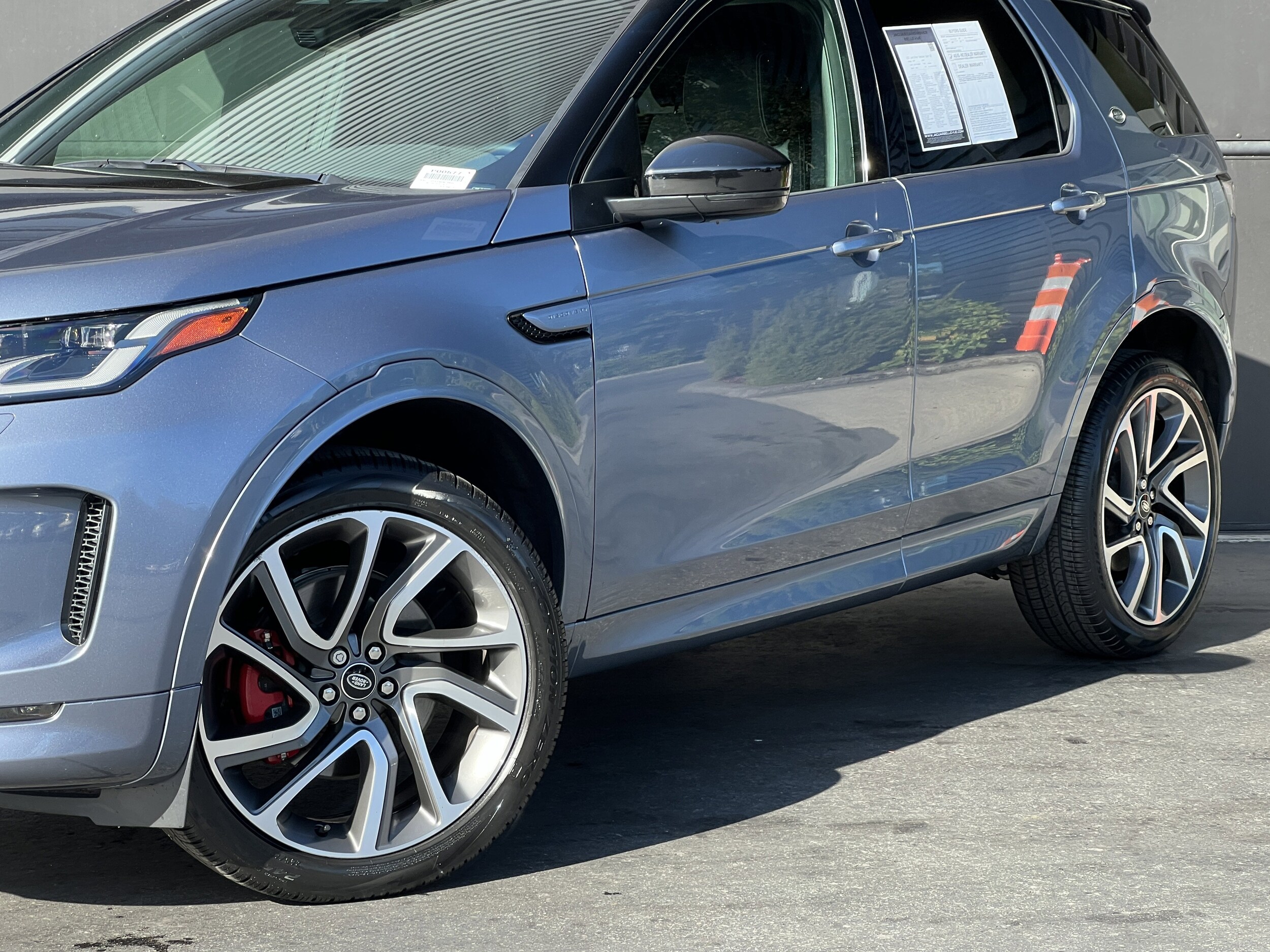 2022 Land Rover Discovery Sport SE R-Dynamic photo 2