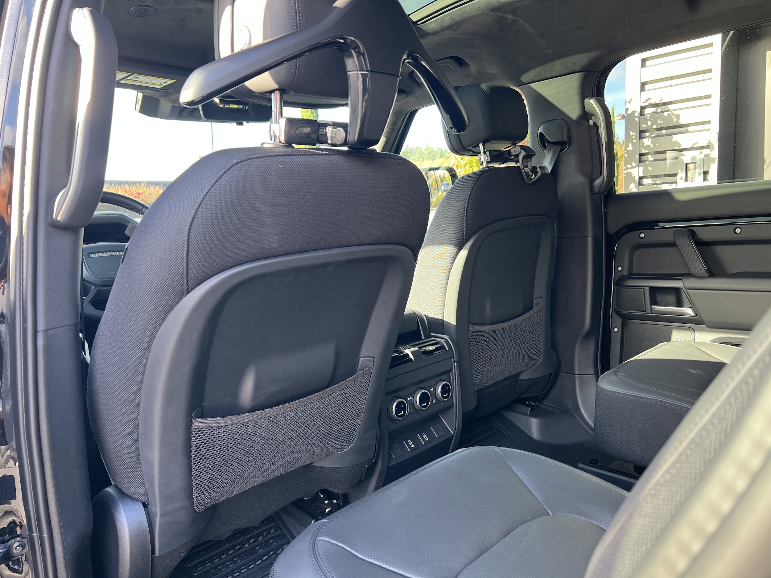 2026 Land Rover Defender V8 - Photo 16