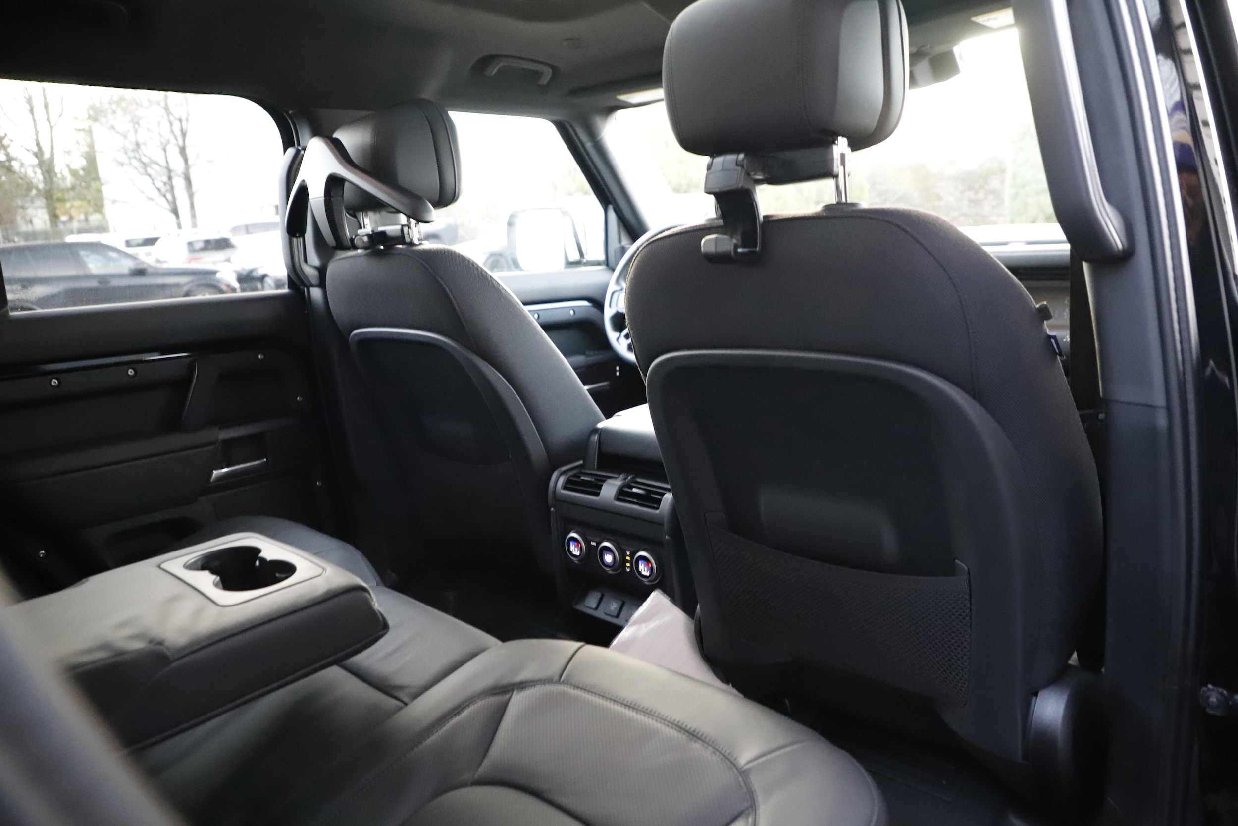 2025 Land Rover Defender X - Photo 11