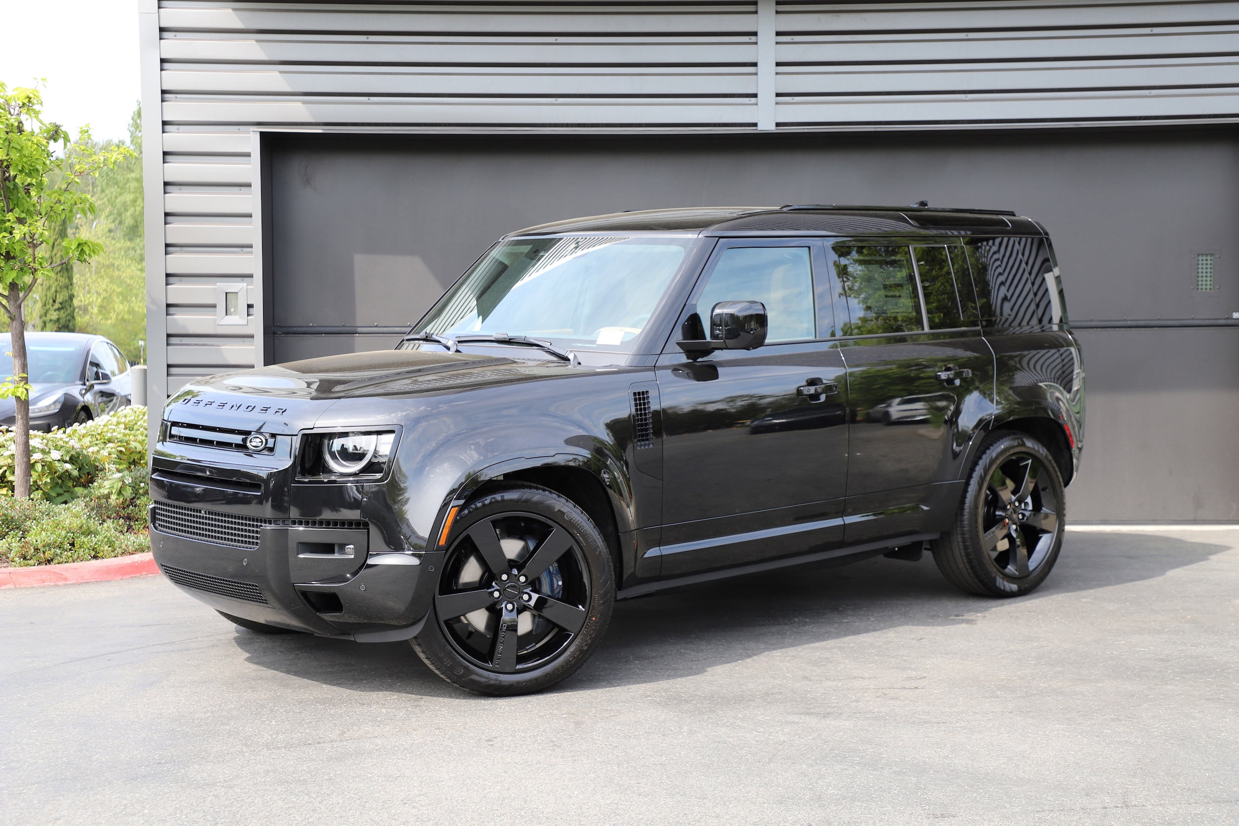 2026 Land Rover Defender 110 X-Dynamic SE P400's photo