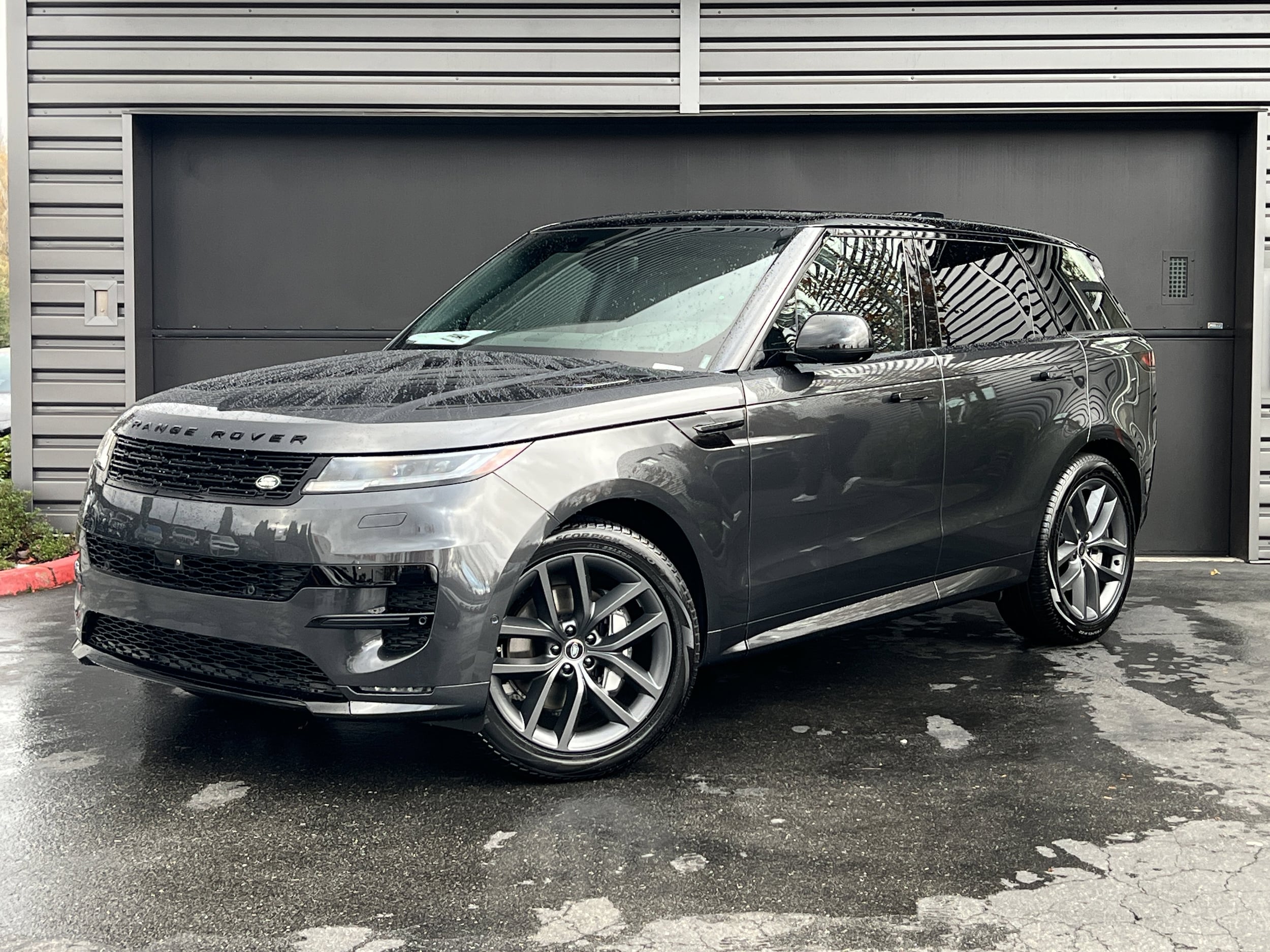 2025 Land Rover Range Rover Sport Dynamic SE's photo