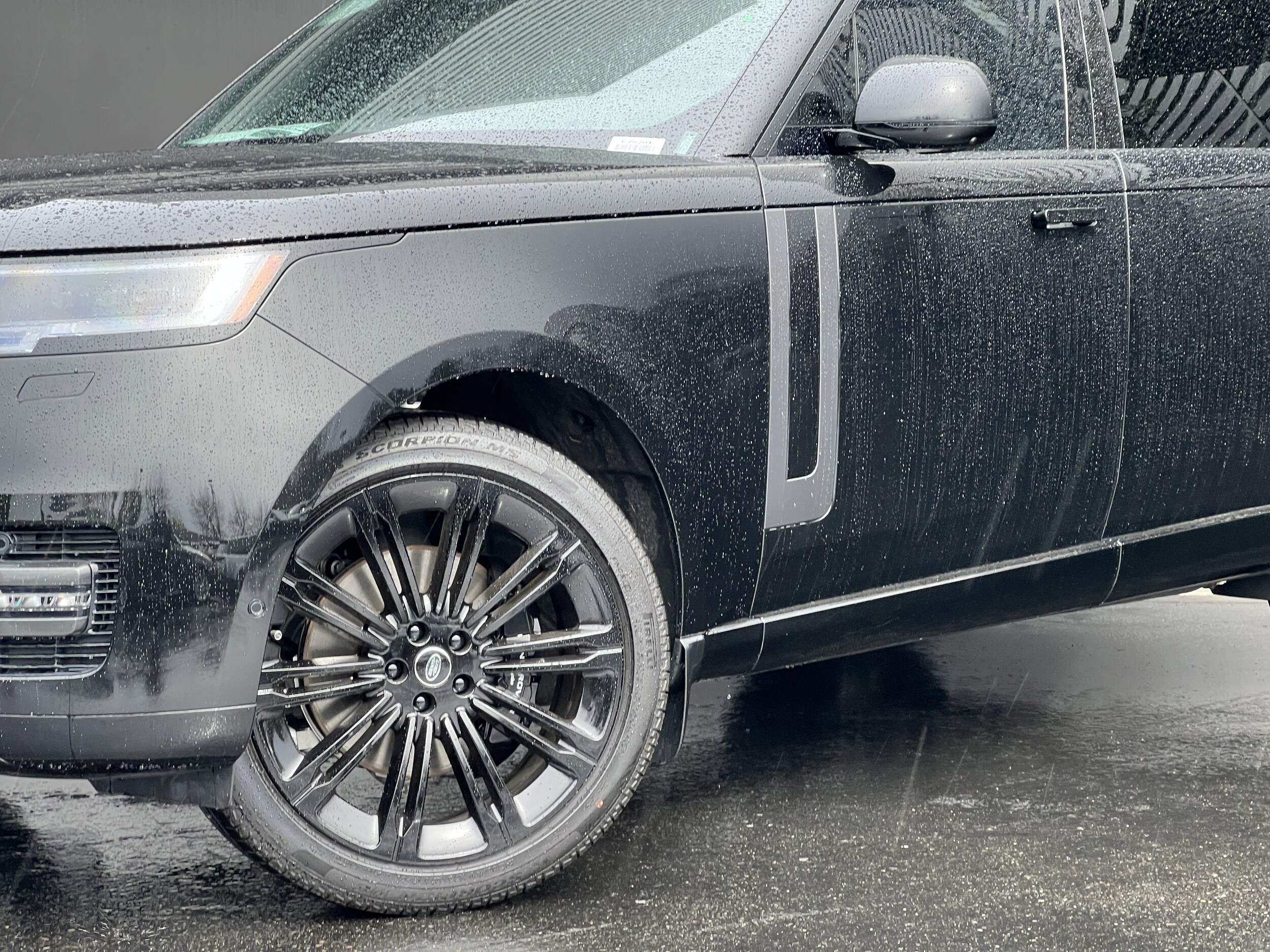 2025 Land Rover Range Rover SE photo 2