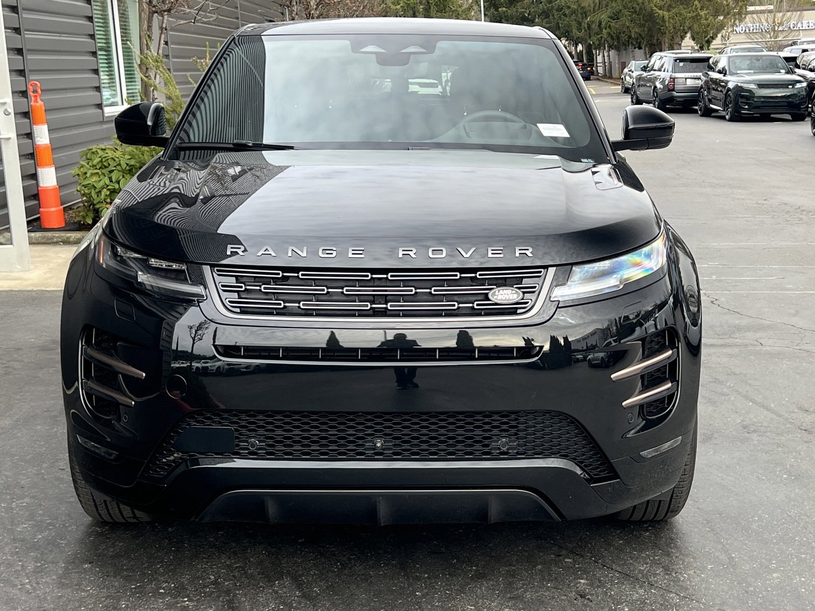 2025 Land Rover Range Rover Evoque Dynamic SE photo 4