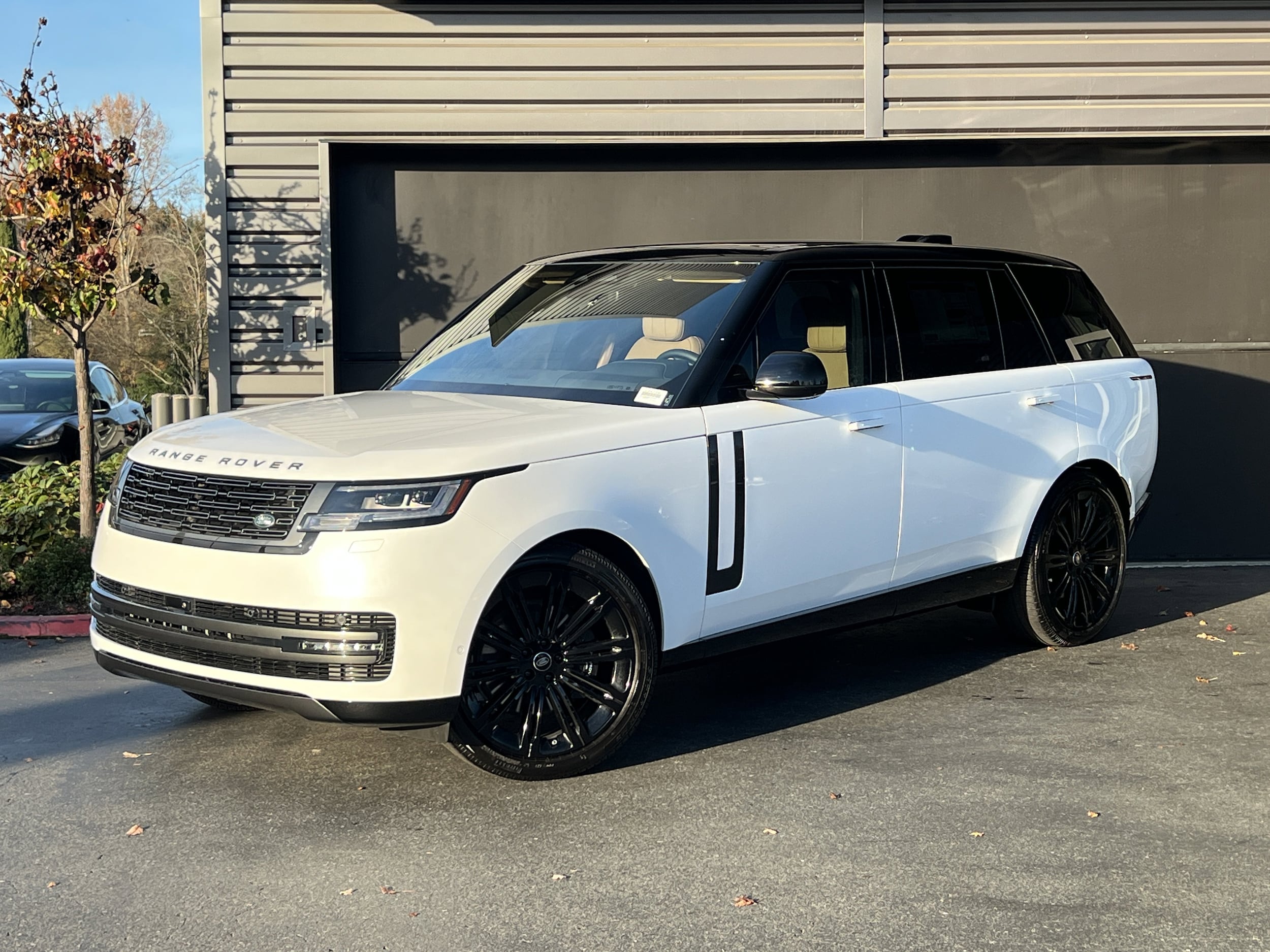 2025 Land Rover Range Rover SE's photo