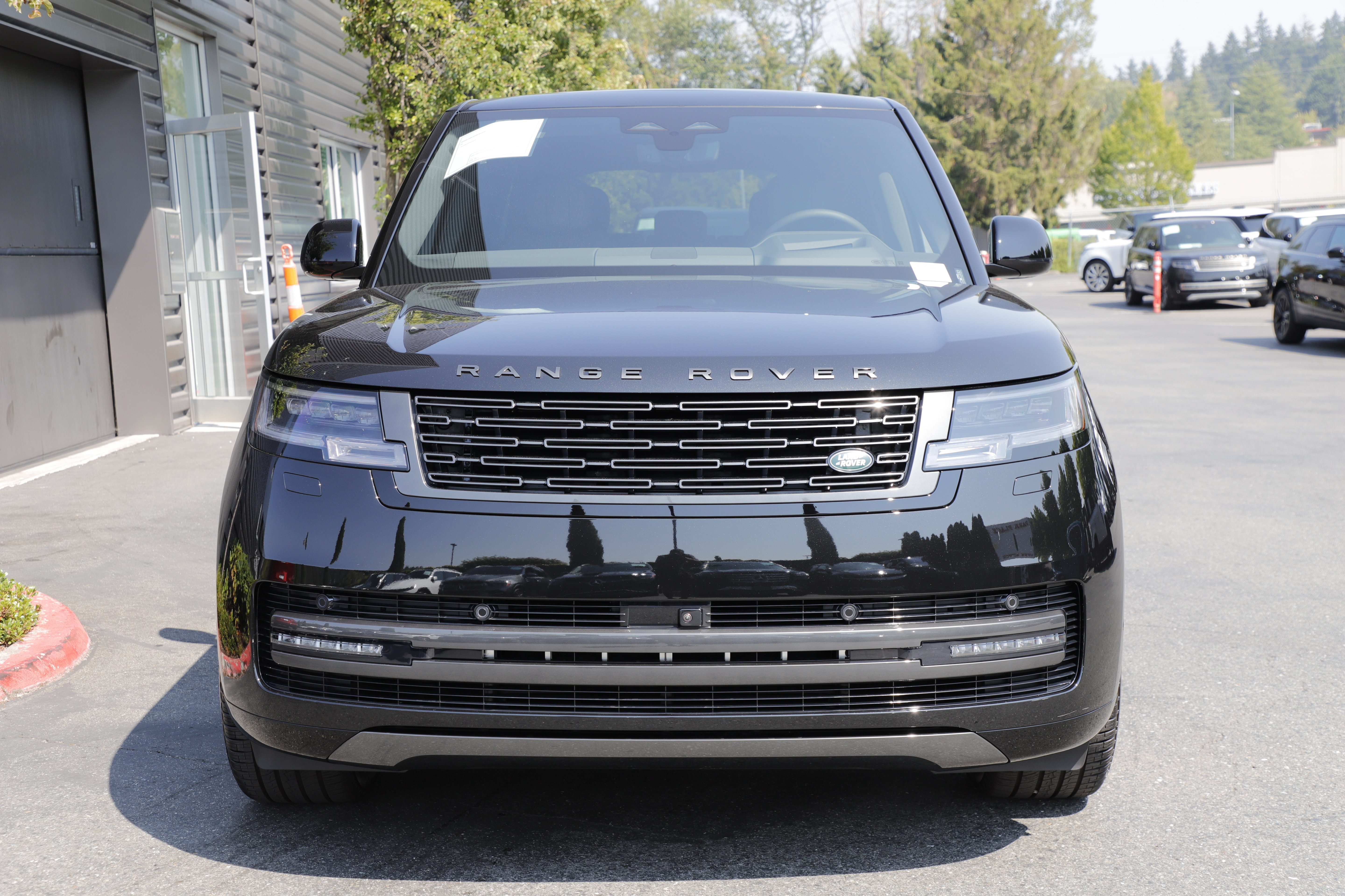 New 2026 Land Rover Range Rover P400 SE LWB 7 Seat SUV