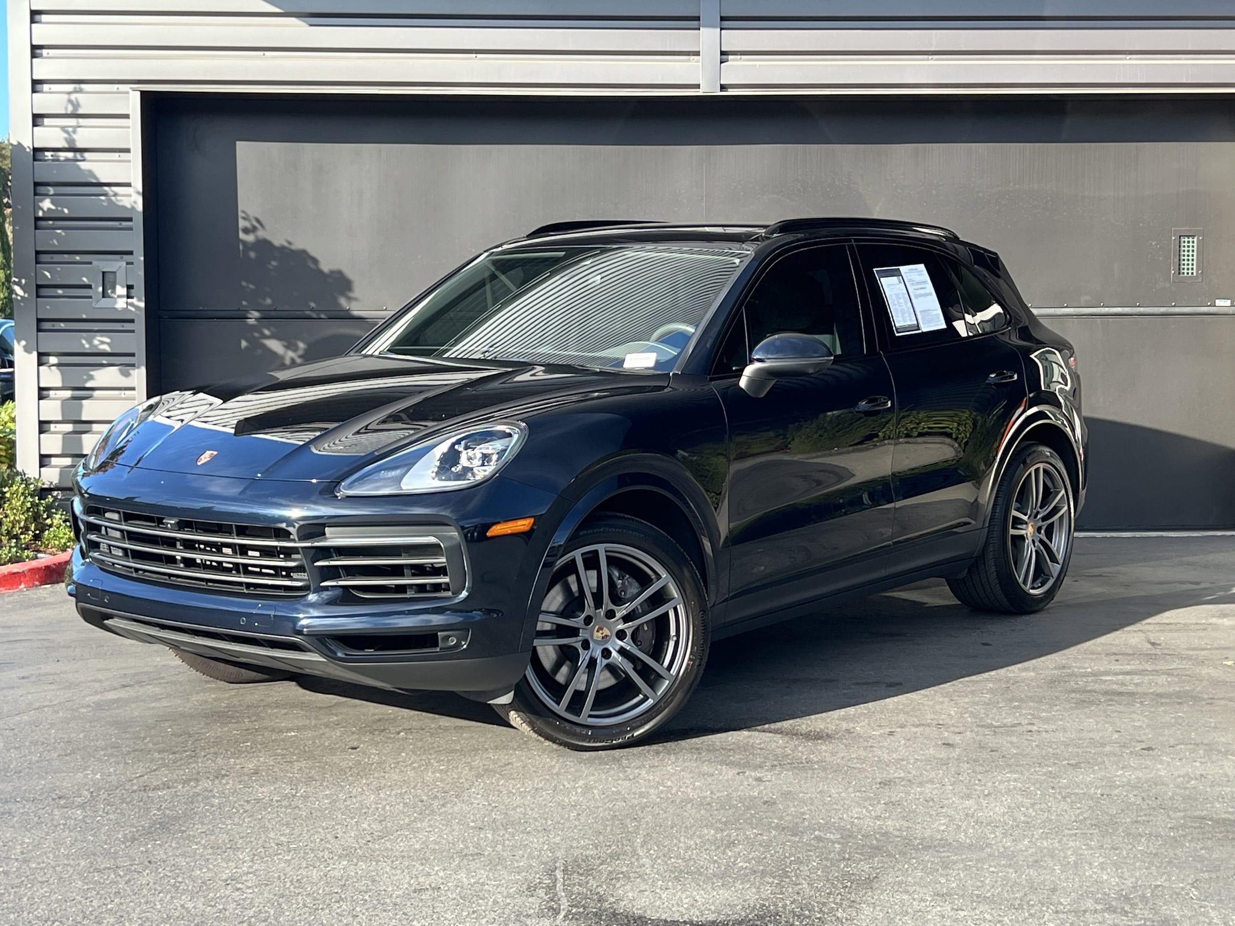 2022 Porsche Cayenne Platinum Edition's photo