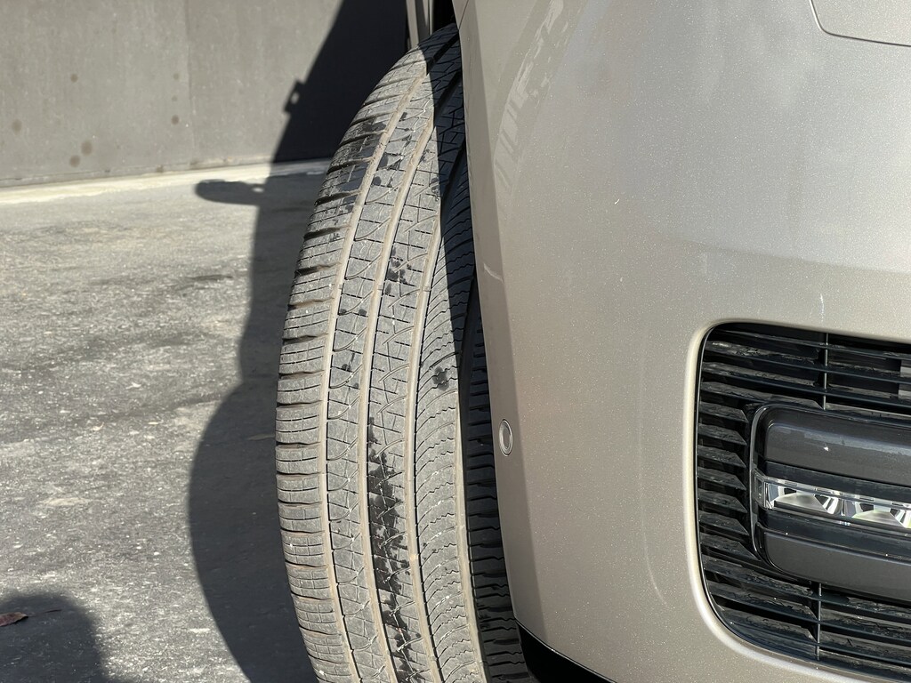 New 2025 Land Rover Range Rover SE P550e SE SWB