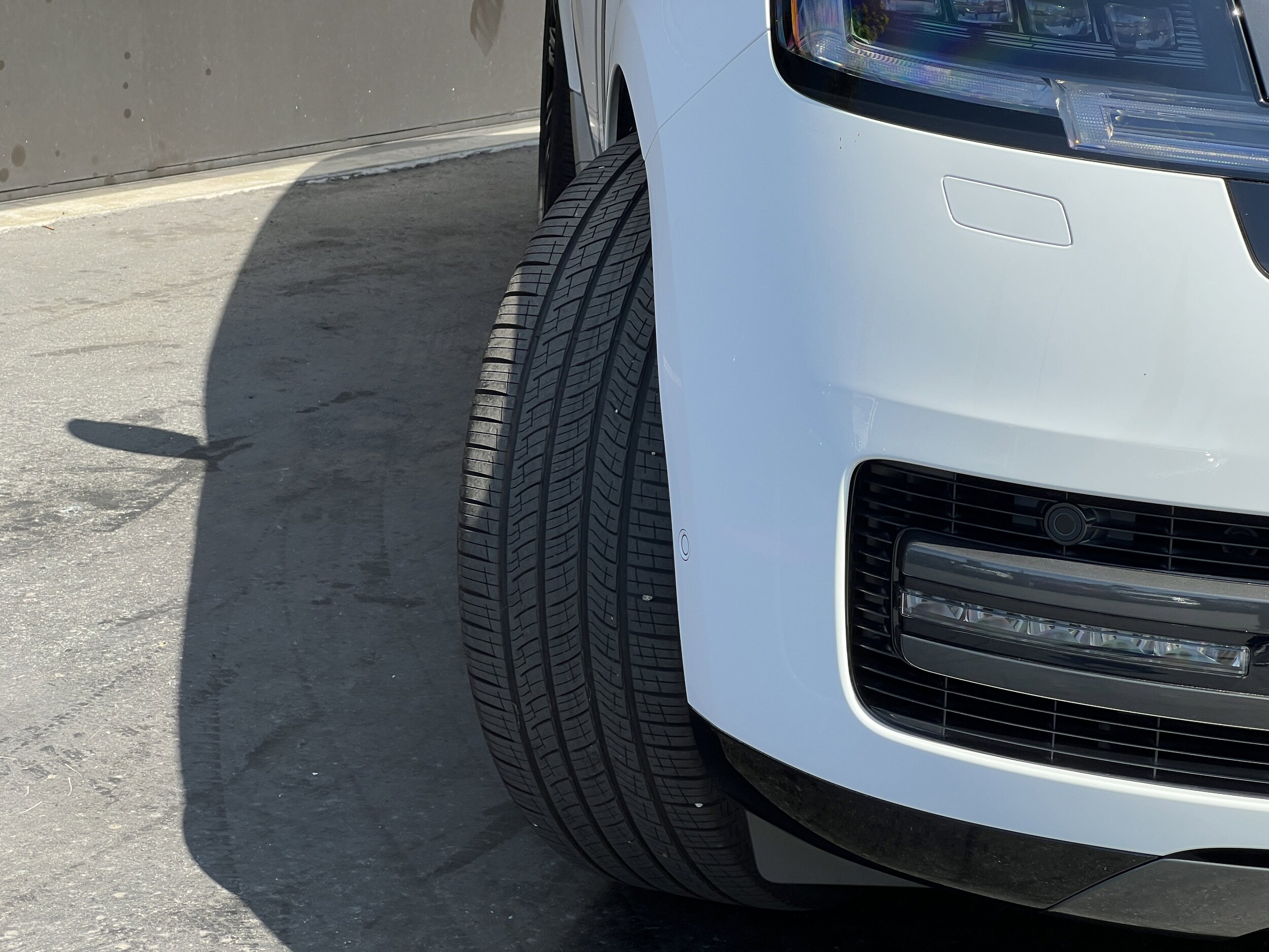 2025 Land Rover Range Rover SE photo 3