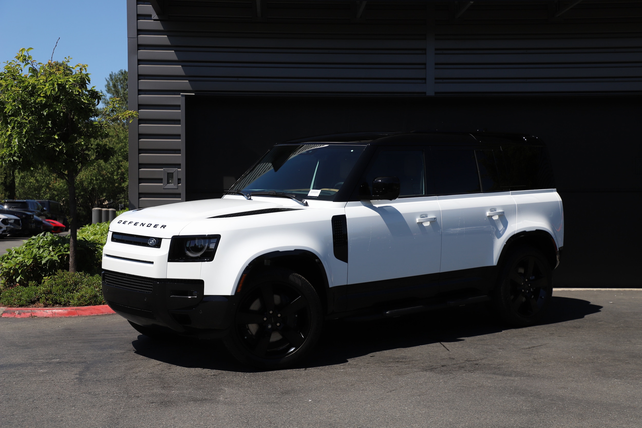 2026 Land Rover Defender 110 X-Dynamic SE P400's photo