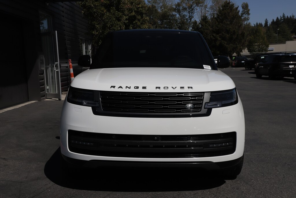 Used 2025 Land Rover Range Rover P530 SE SUV