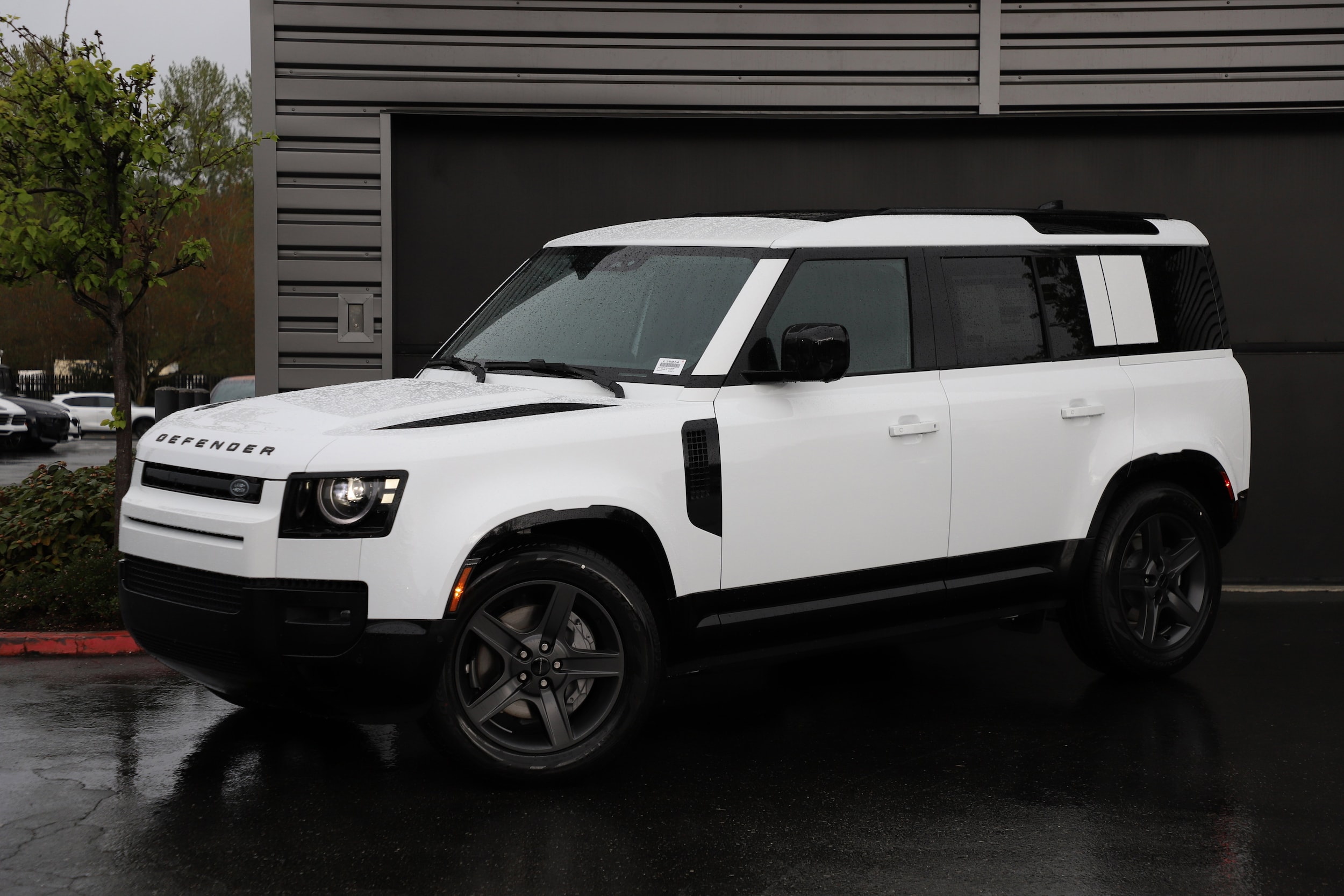2026 Land Rover Defender 110 X-Dynamic SE P400's photo