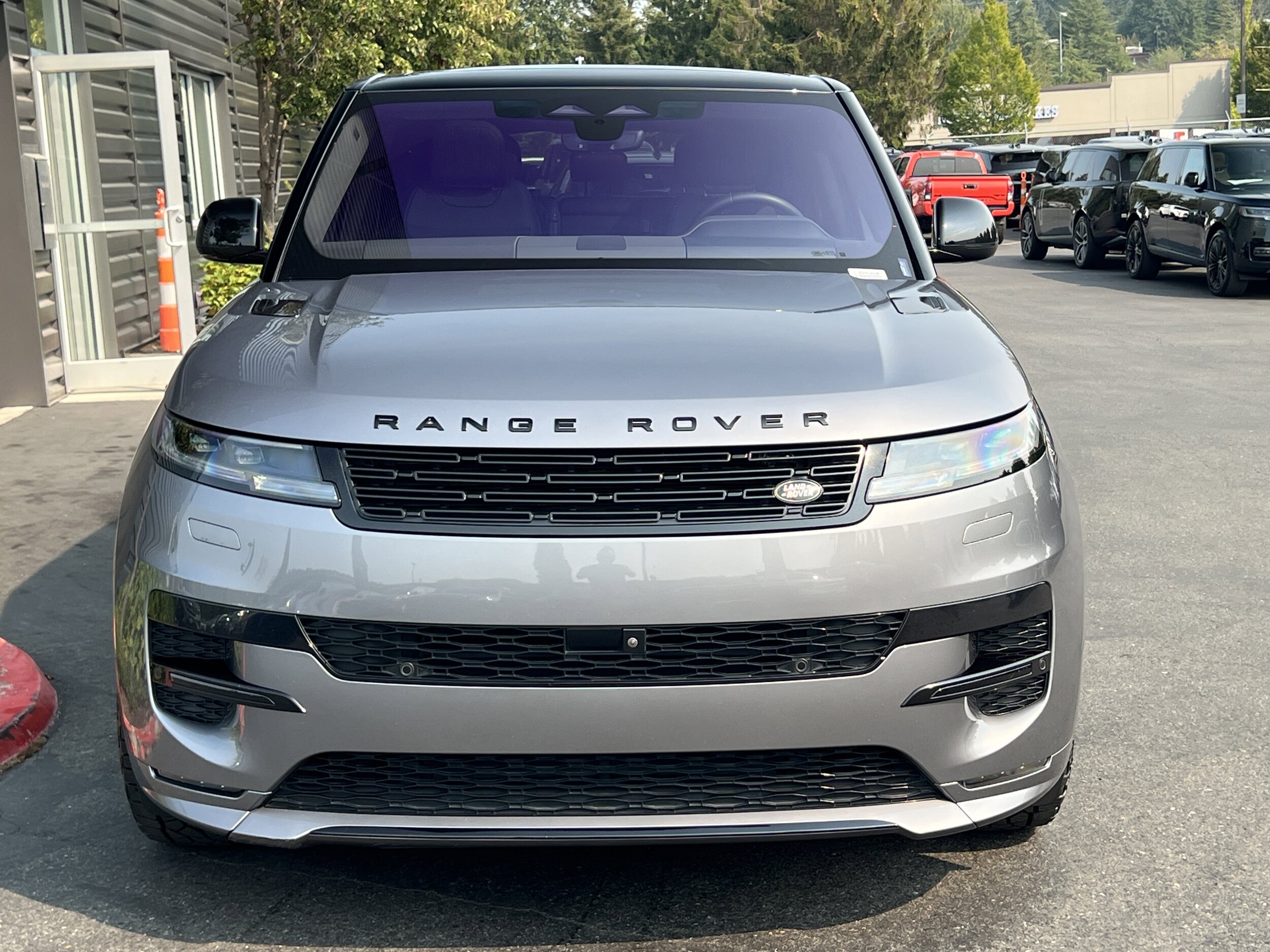 2023 Land Rover Range Rover Sport SE photo 3