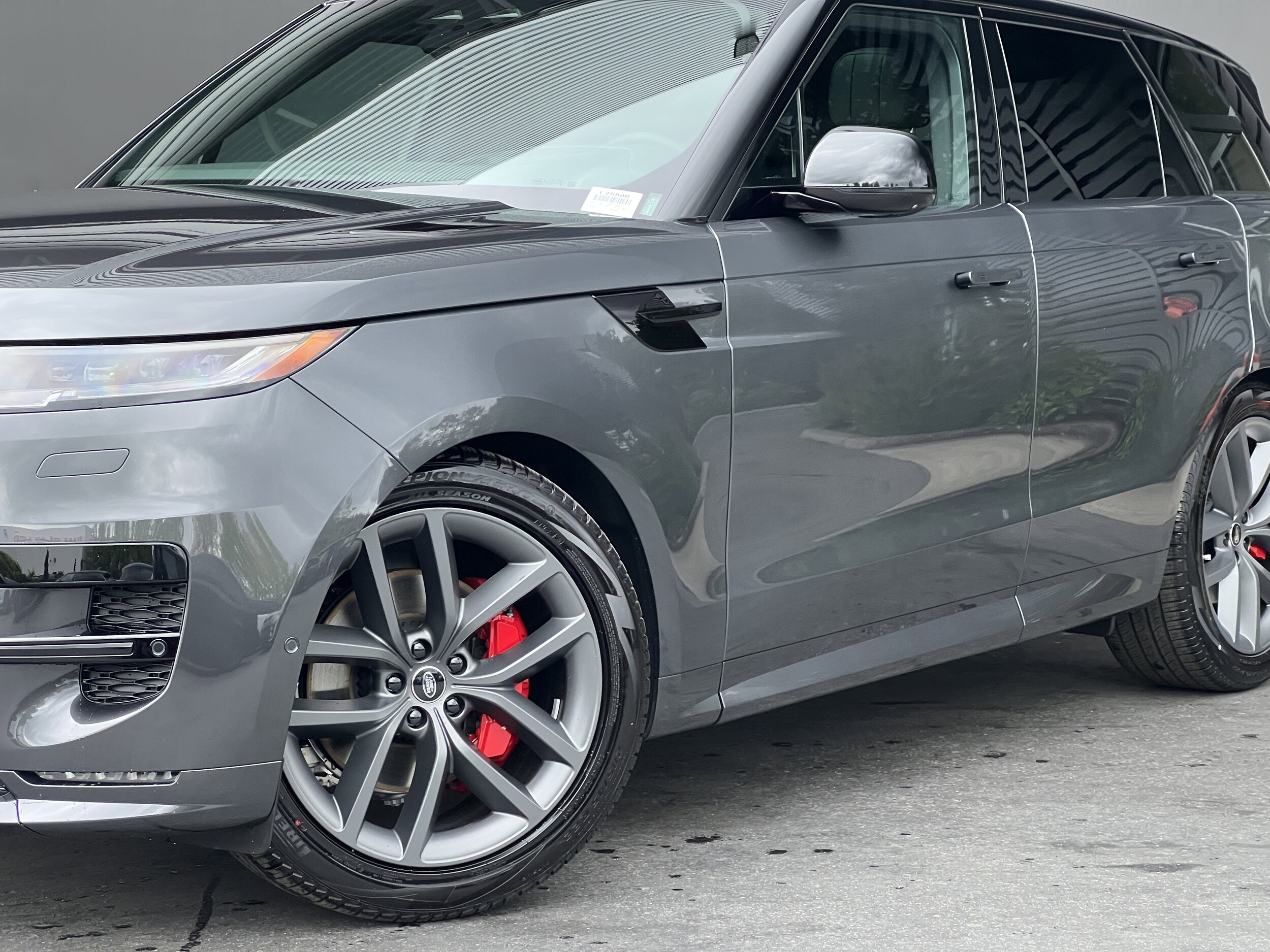 2025 Land Rover Range Rover Sport SE photo 2