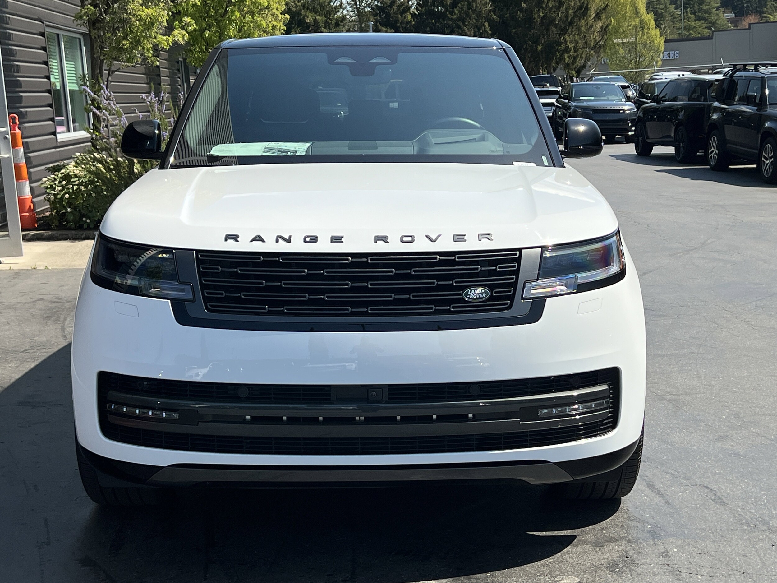 2025 Land Rover Range Rover SE photo 4