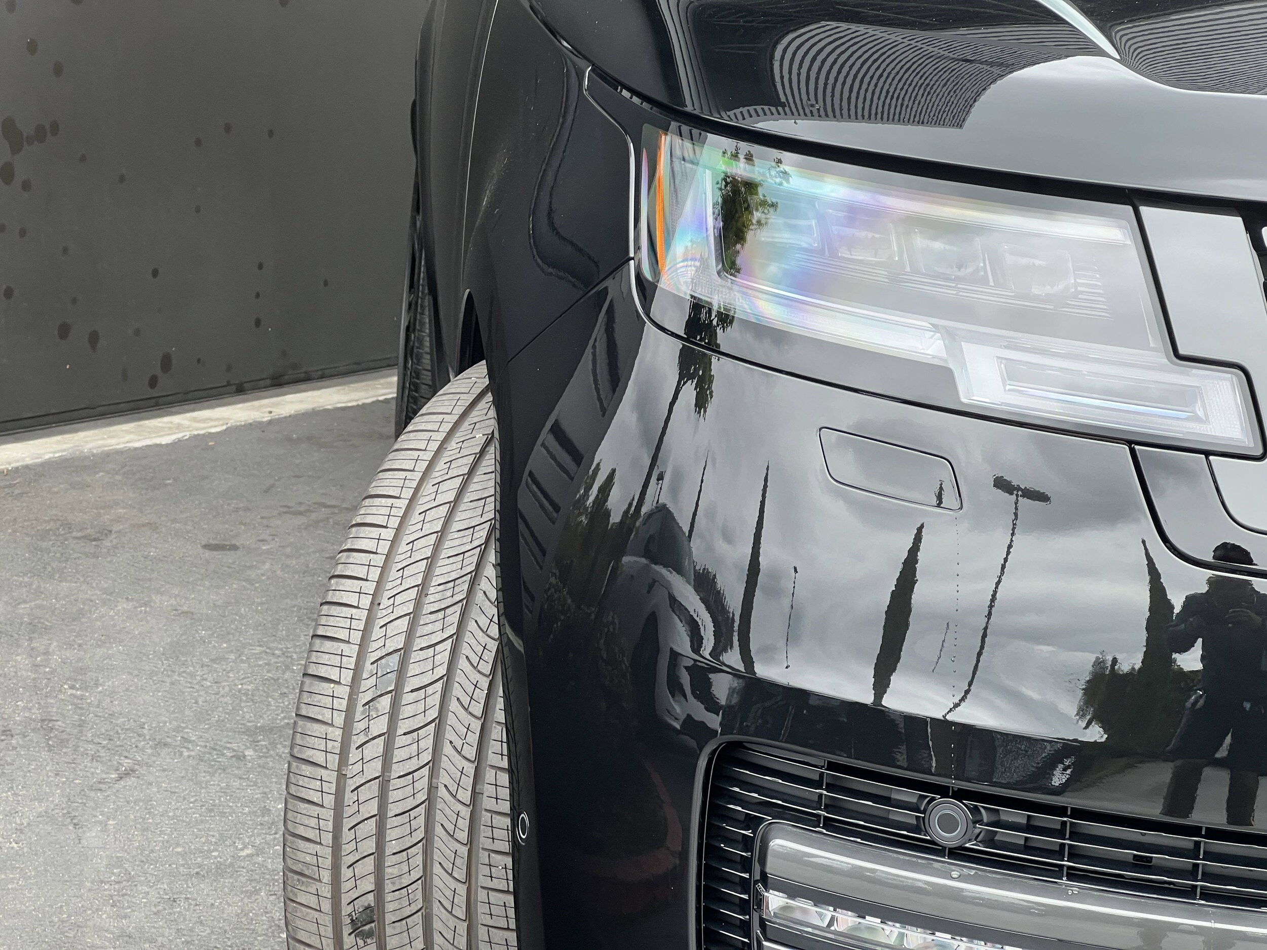 2025 Land Rover Range Rover SE photo 3
