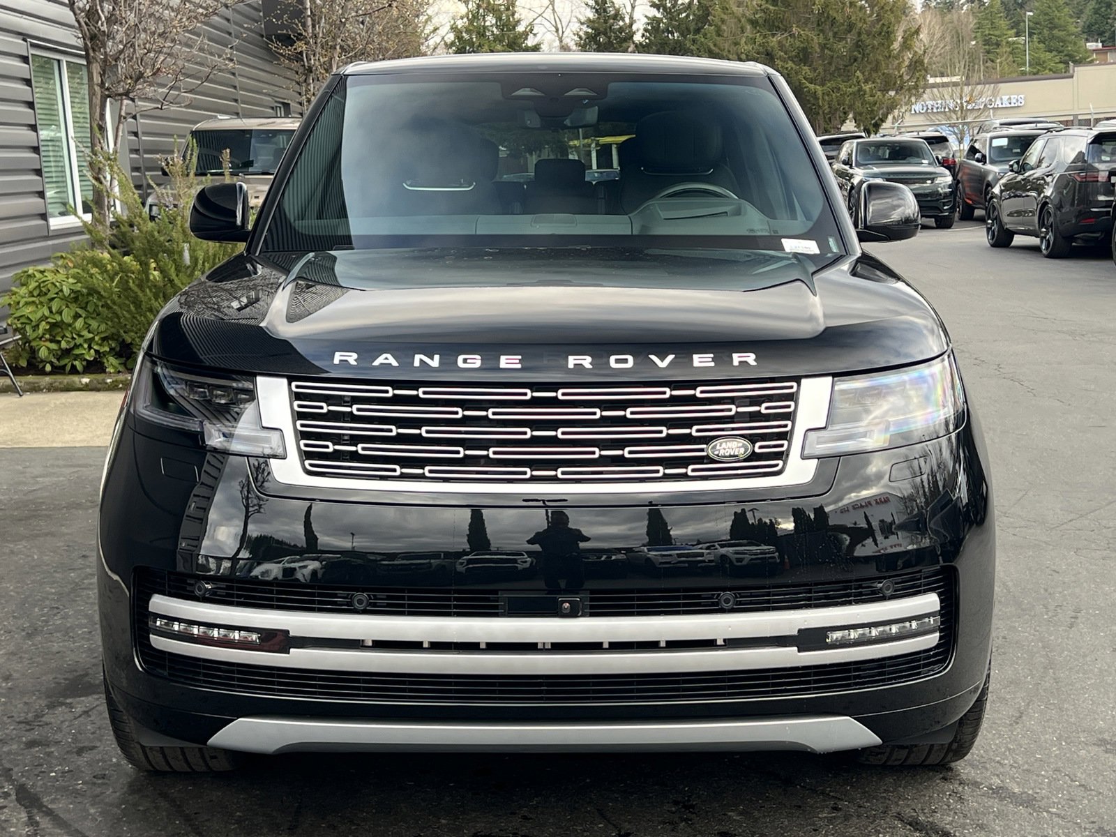 2025 Land Rover Range Rover Autobiography photo 4