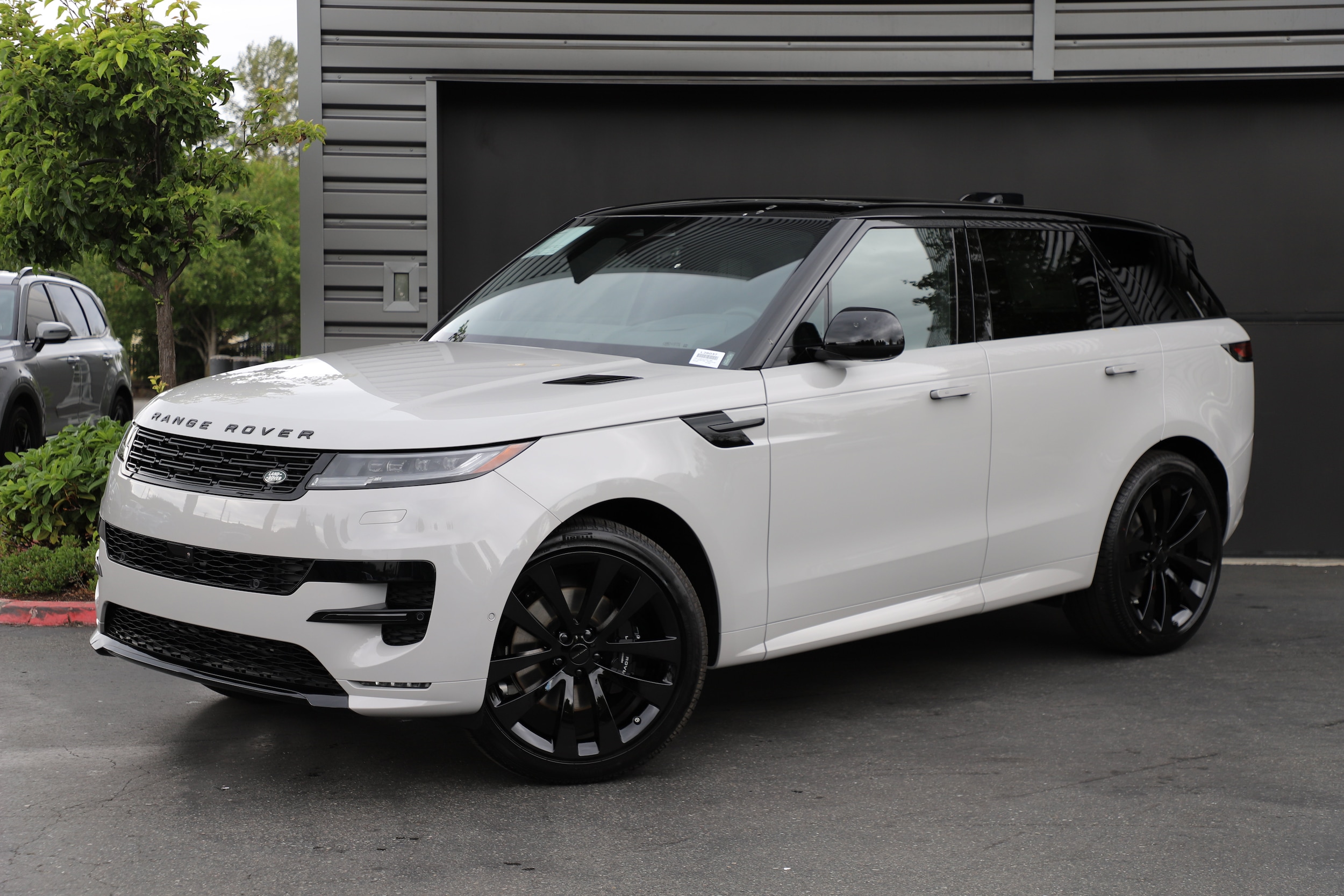 2026 Land Rover Range Rover Sport P400 MHEV Dynamic SE's photo
