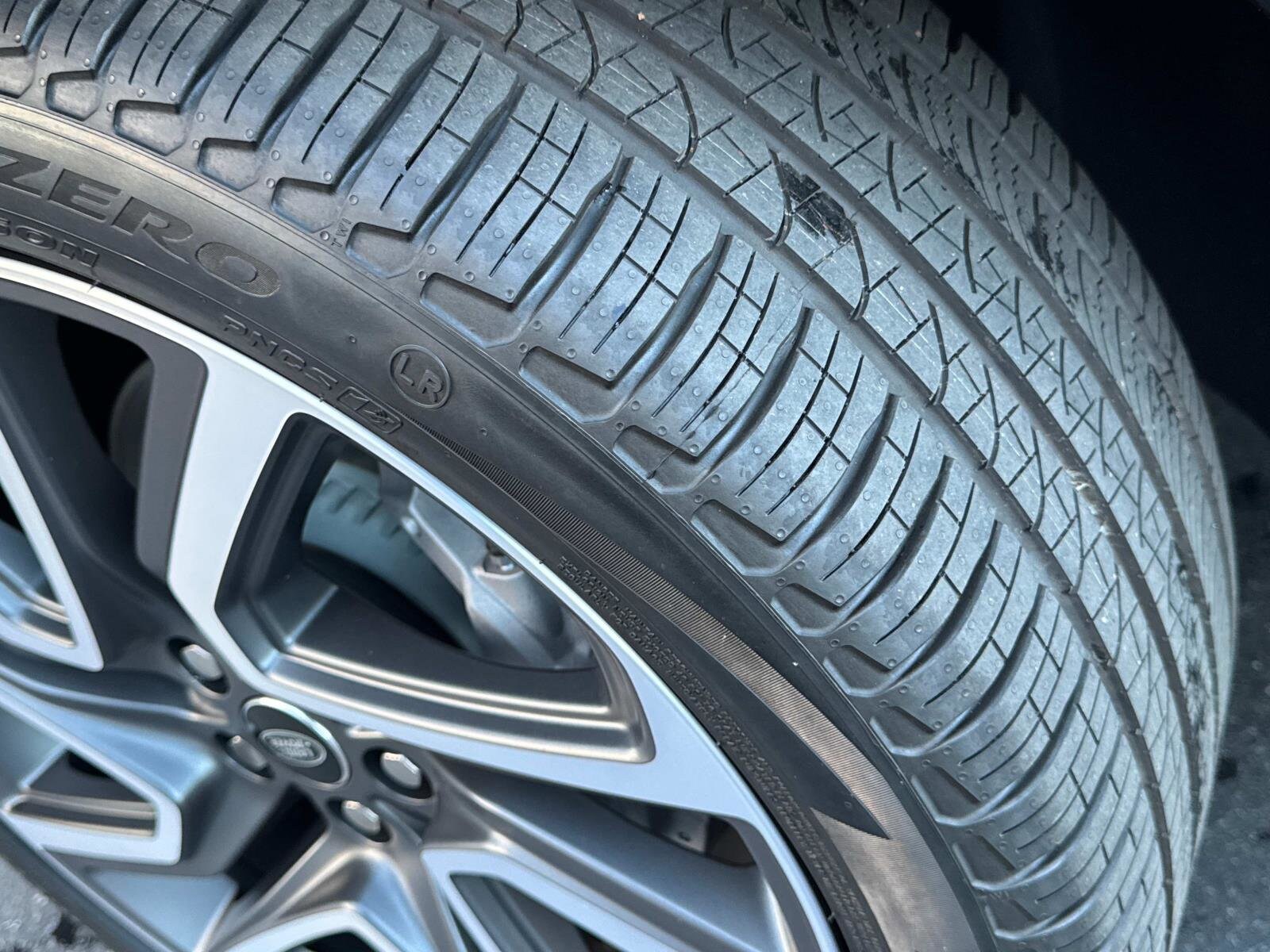 2024 Land Rover Discovery SE photo 3
