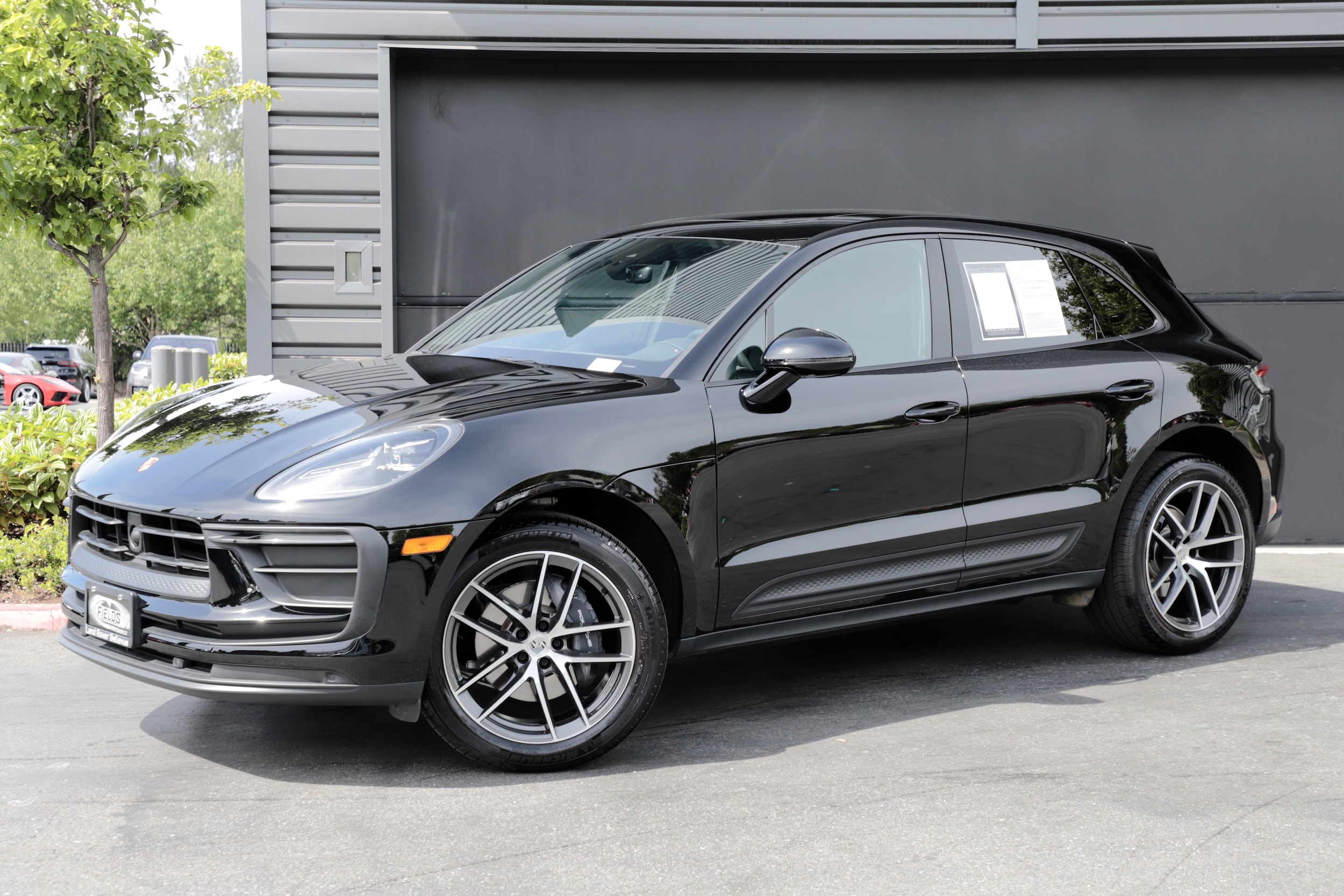 2025 Porsche Macan -'s photo