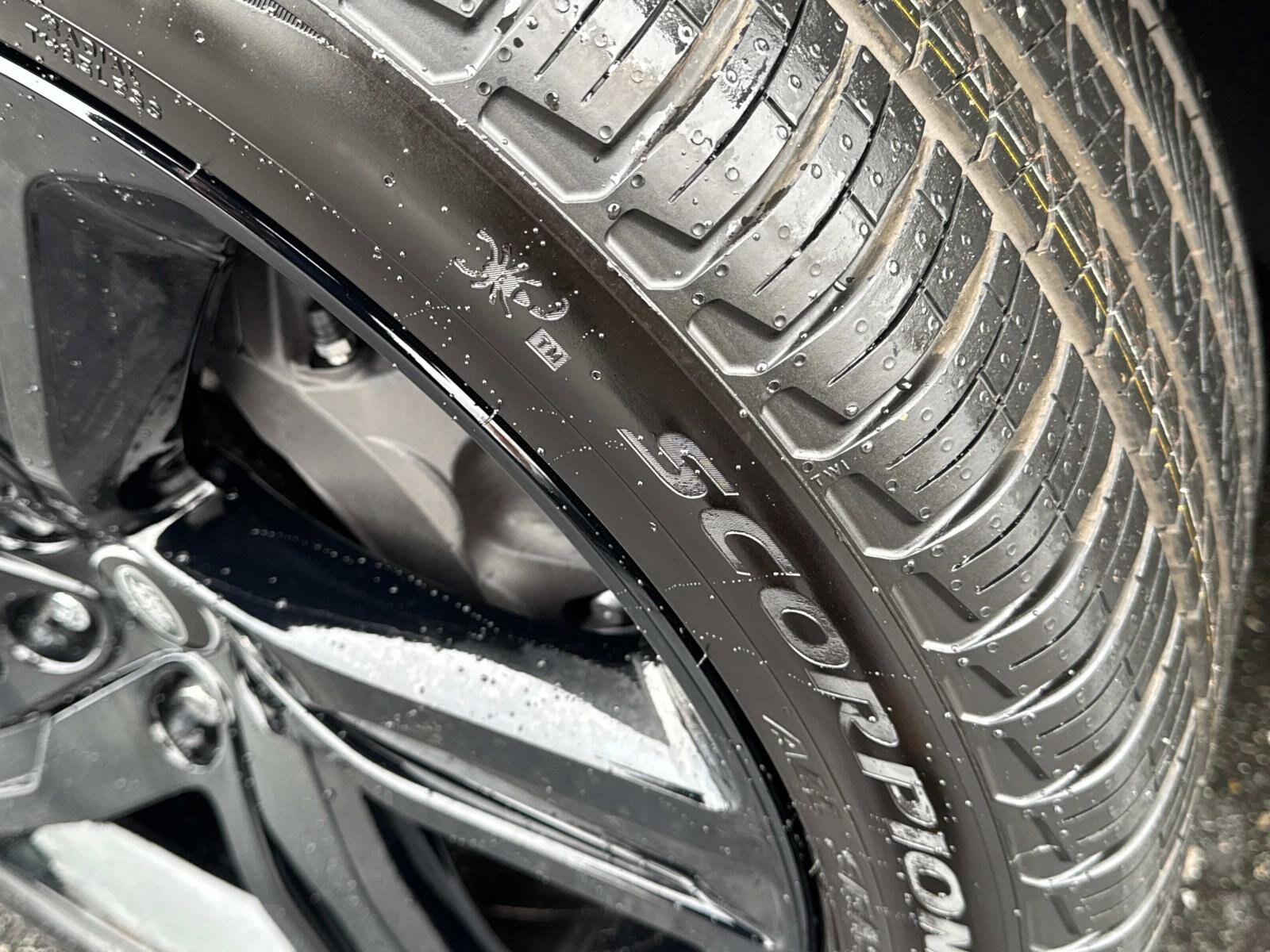 2025 Land Rover Discovery SE photo 3