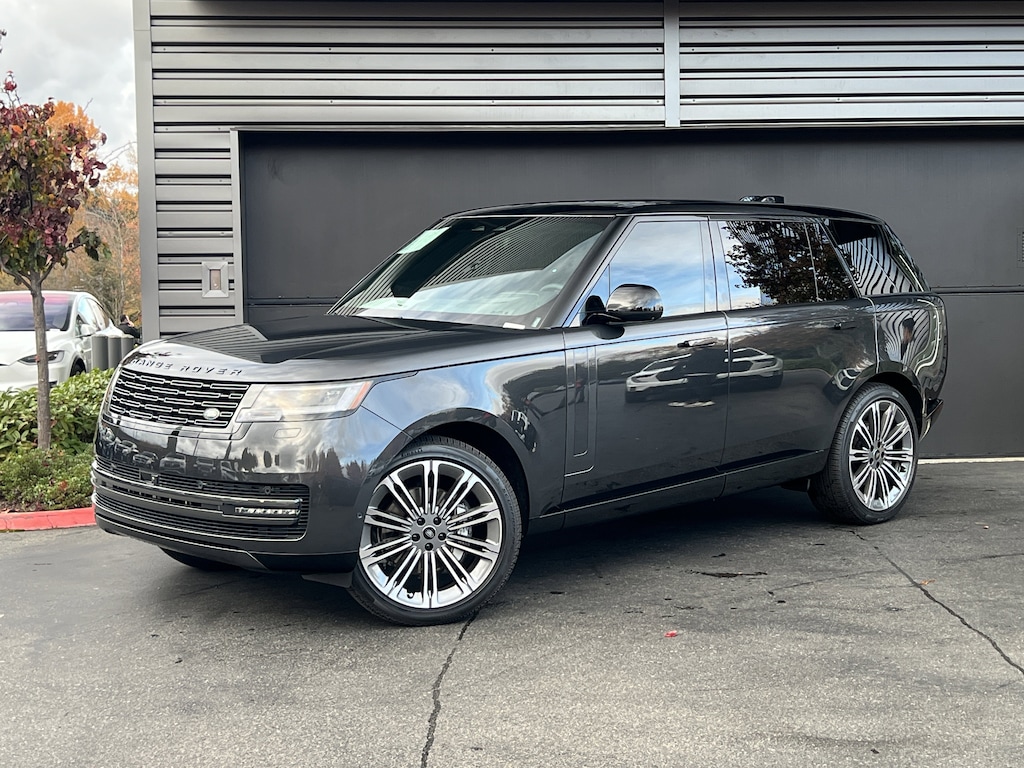 New 2025 Land Rover Range Rover SE SUV