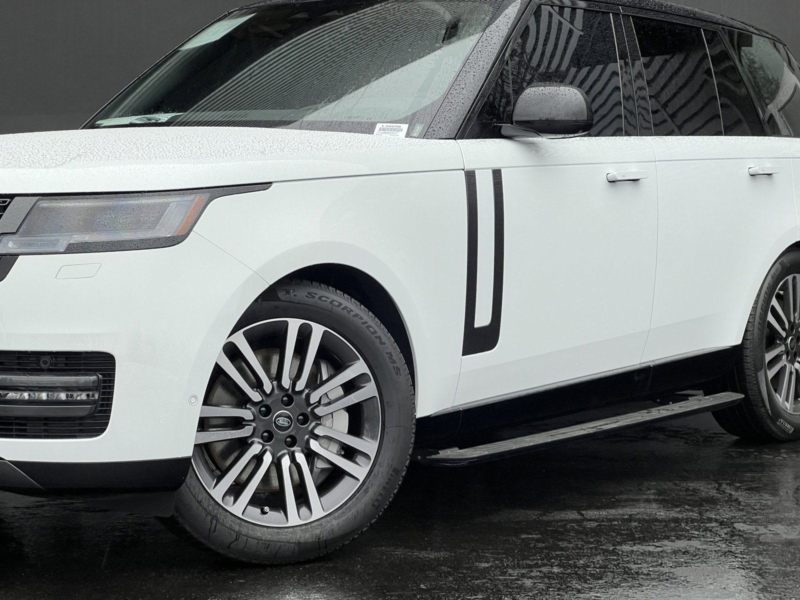 2025 Land Rover Range Rover SE photo 2