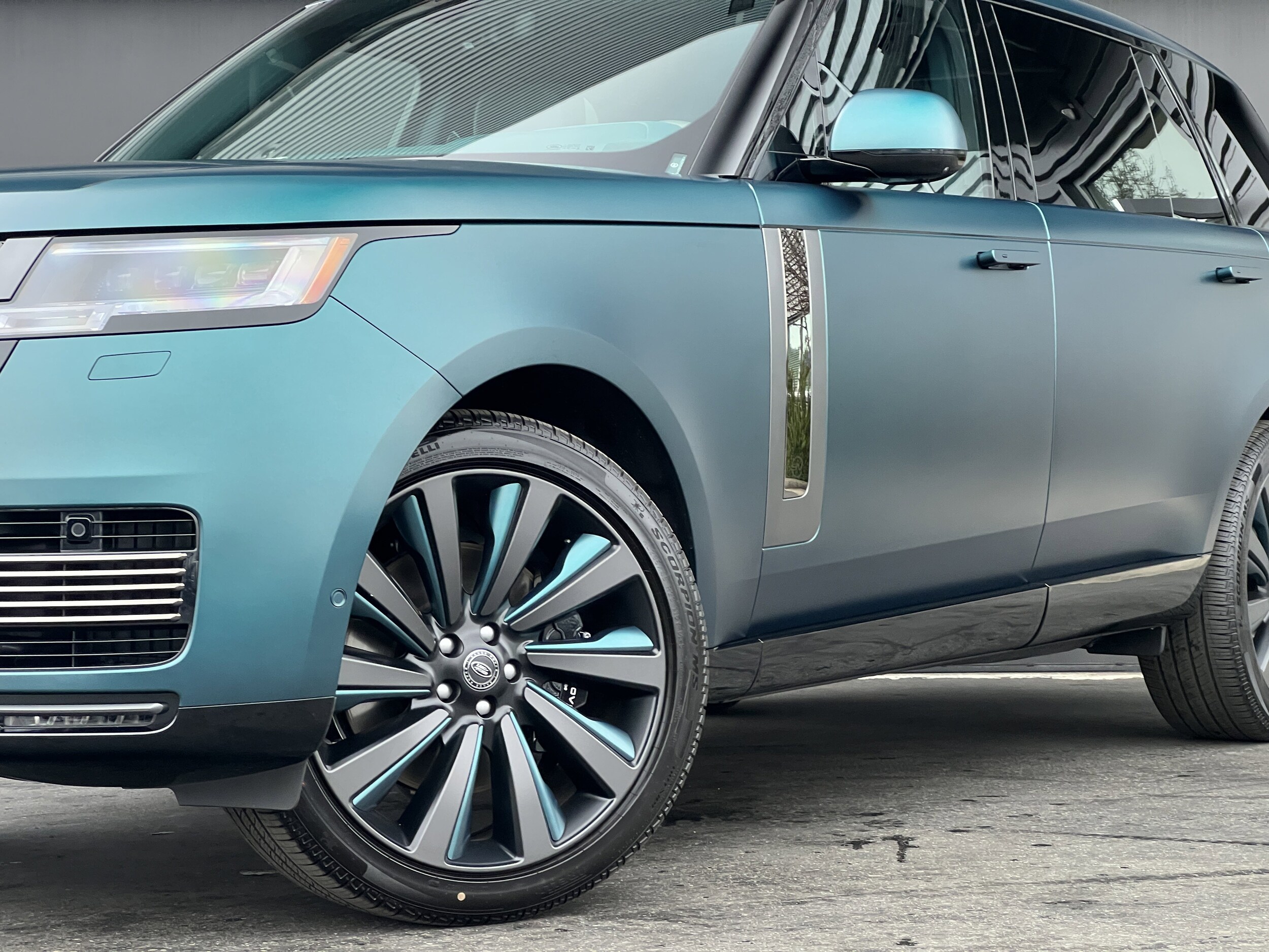 2025 Land Rover Range Rover SV photo 2
