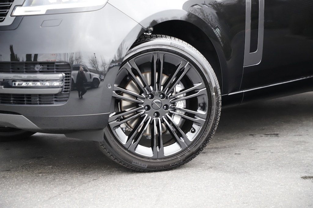 New 2026 Land Rover Range Rover SE SUV