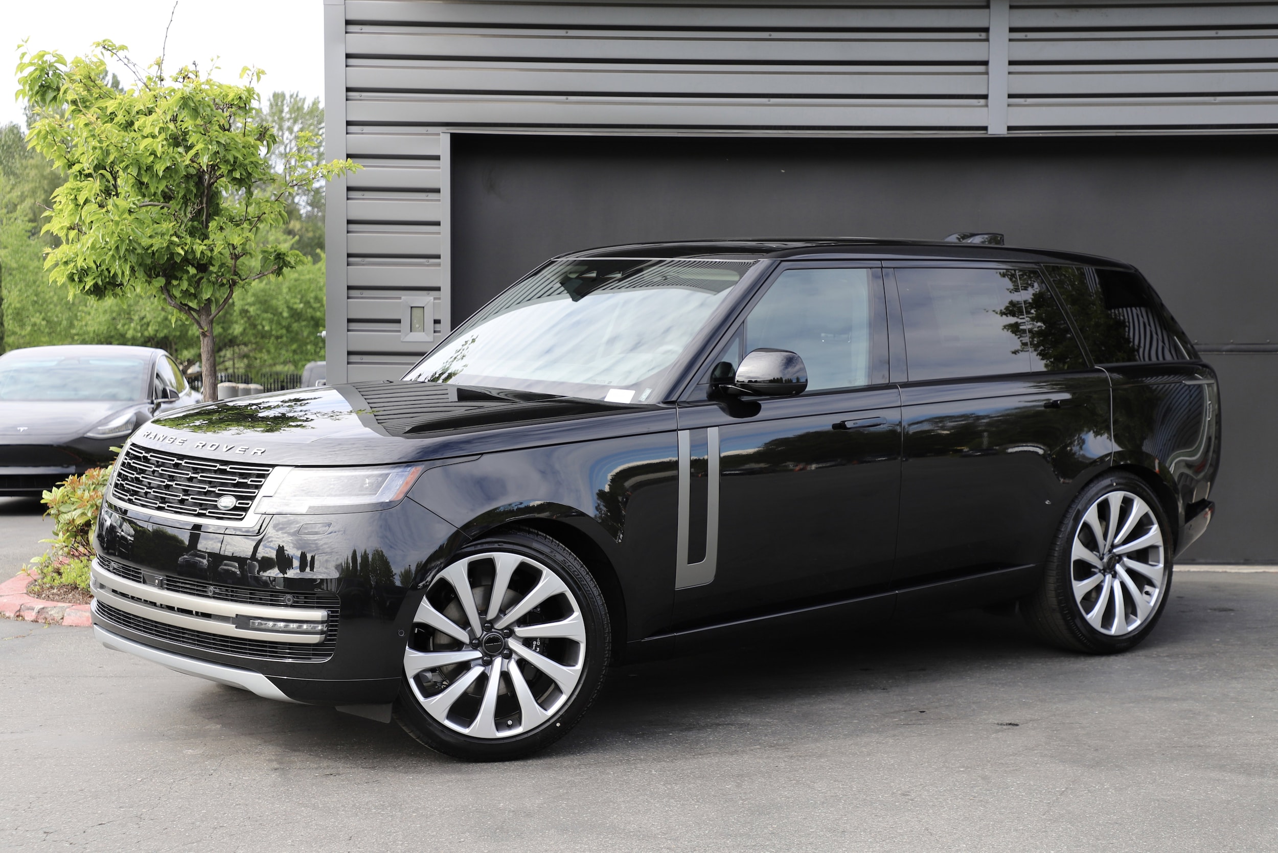 2026 Land Rover Range Rover 3.0 SE LWB 7's photo