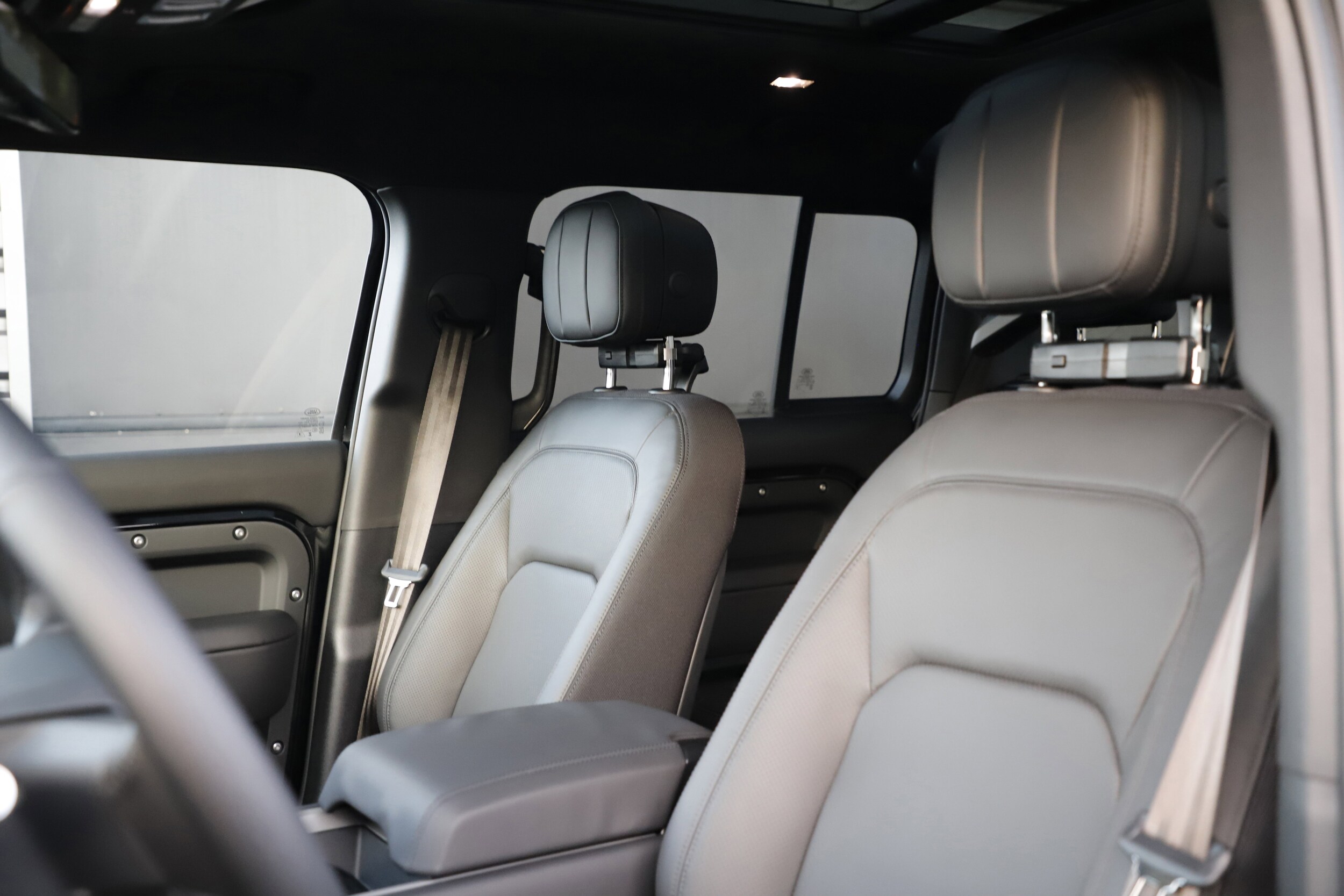 2025 Land Rover Defender X - Photo 18
