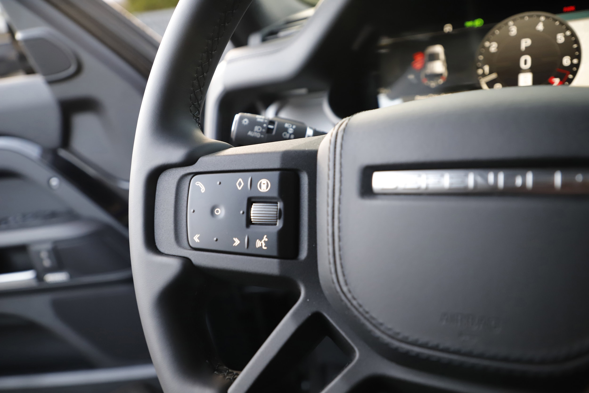 2025 Land Rover Defender X - Photo 23