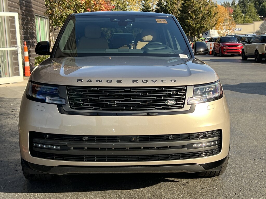 New 2025 Land Rover Range Rover SE P550e SE SWB