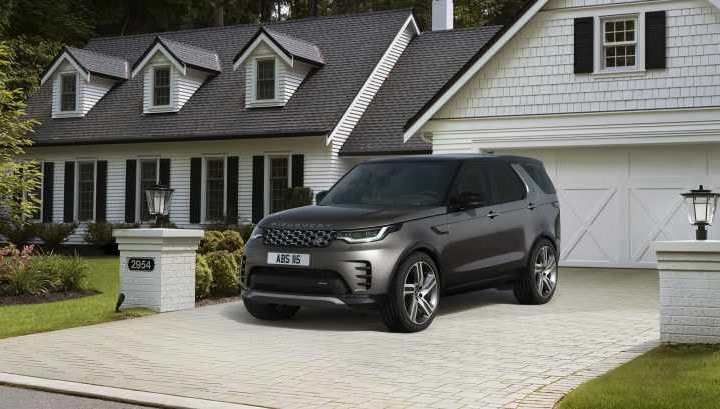 2023-discovery-metropolitan-parked-house.jpg